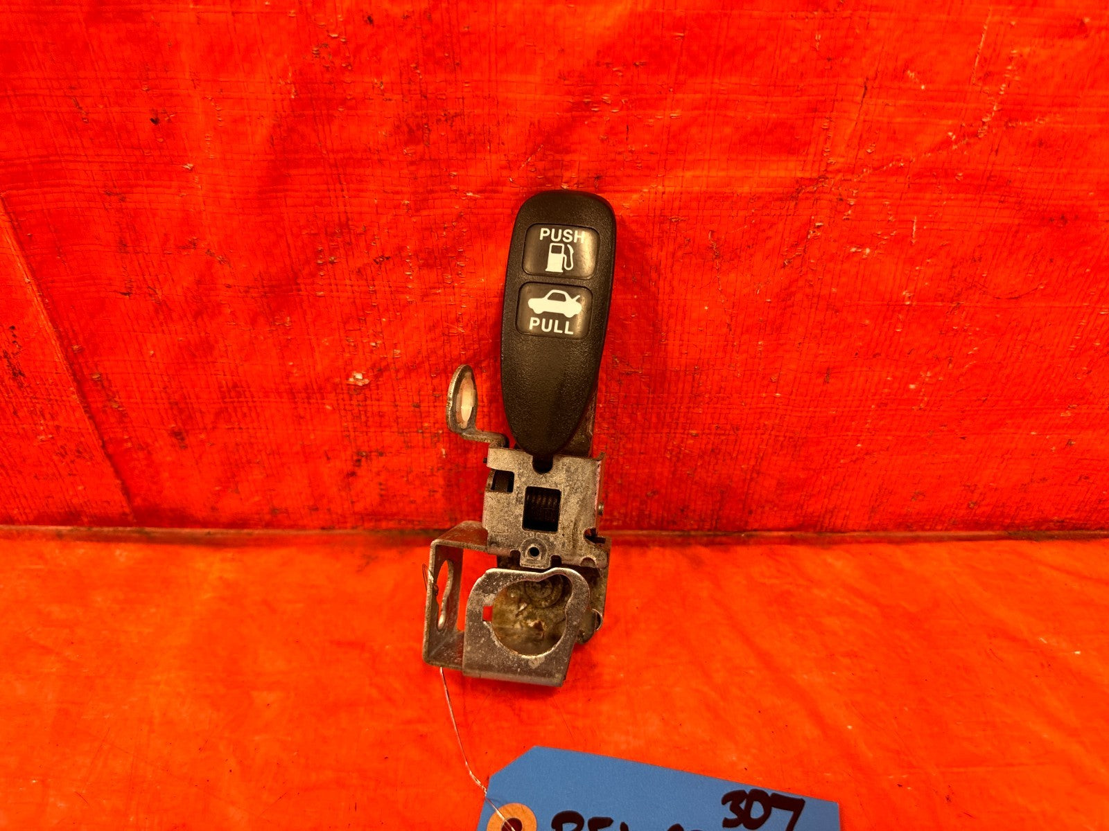 06 11 CIVIC 4D SEDAN   GAS FUEL LID COVER RELEASE CABLE LEVER   OEM FACTORY #3070