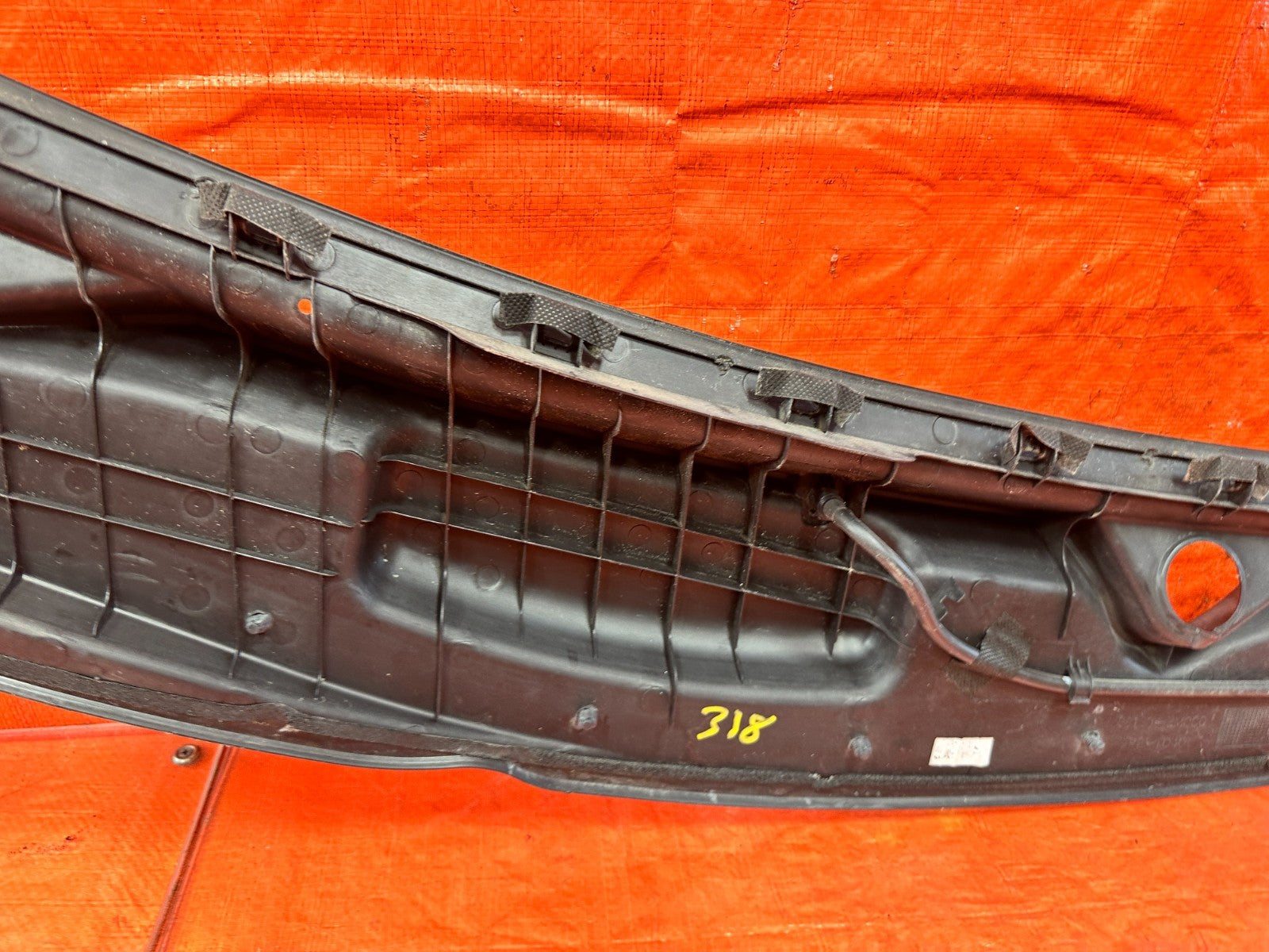 13 16 HYUNDAI GENESIS COUPE   WINDSHIELD WIPER COWL TRIM PLASTIC   OEM 31815