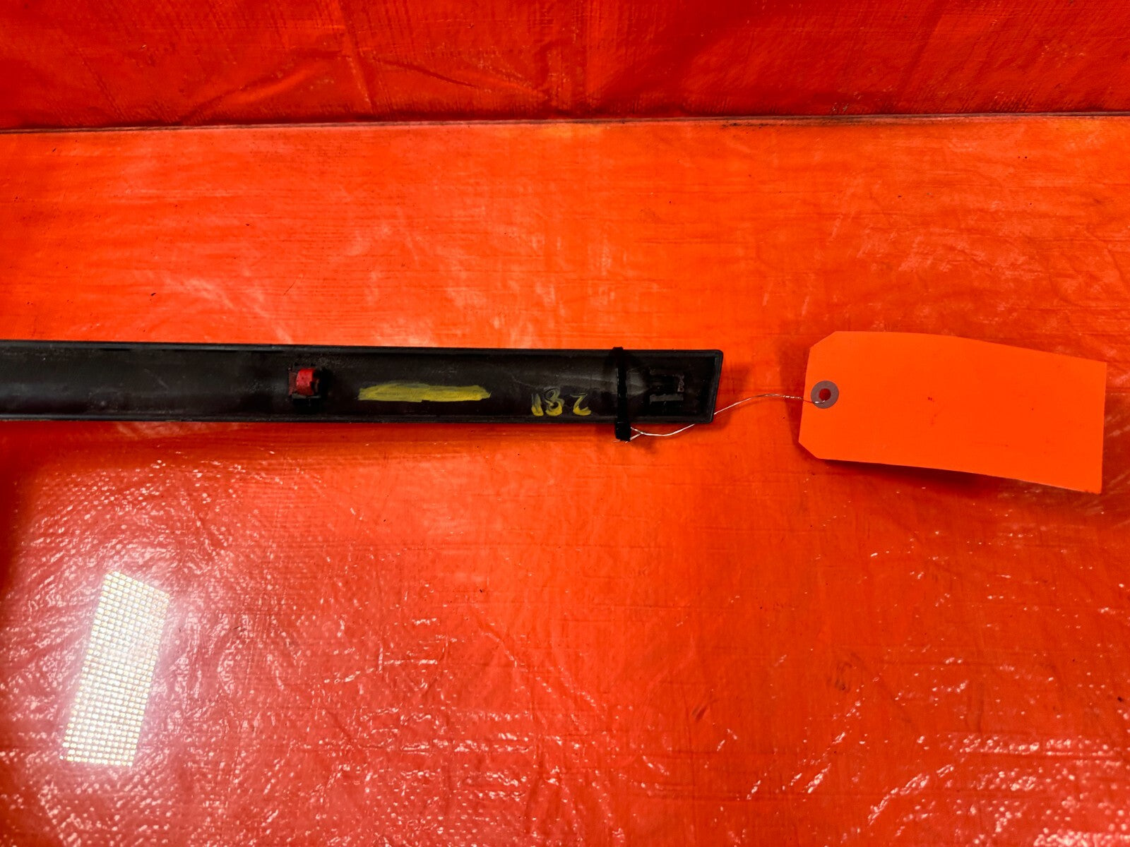 94 01 ACURA INTEGRA 2D   PASSENGER RIGHT REAR QUARTER PANEL SIDE MOLDING OEM 2817