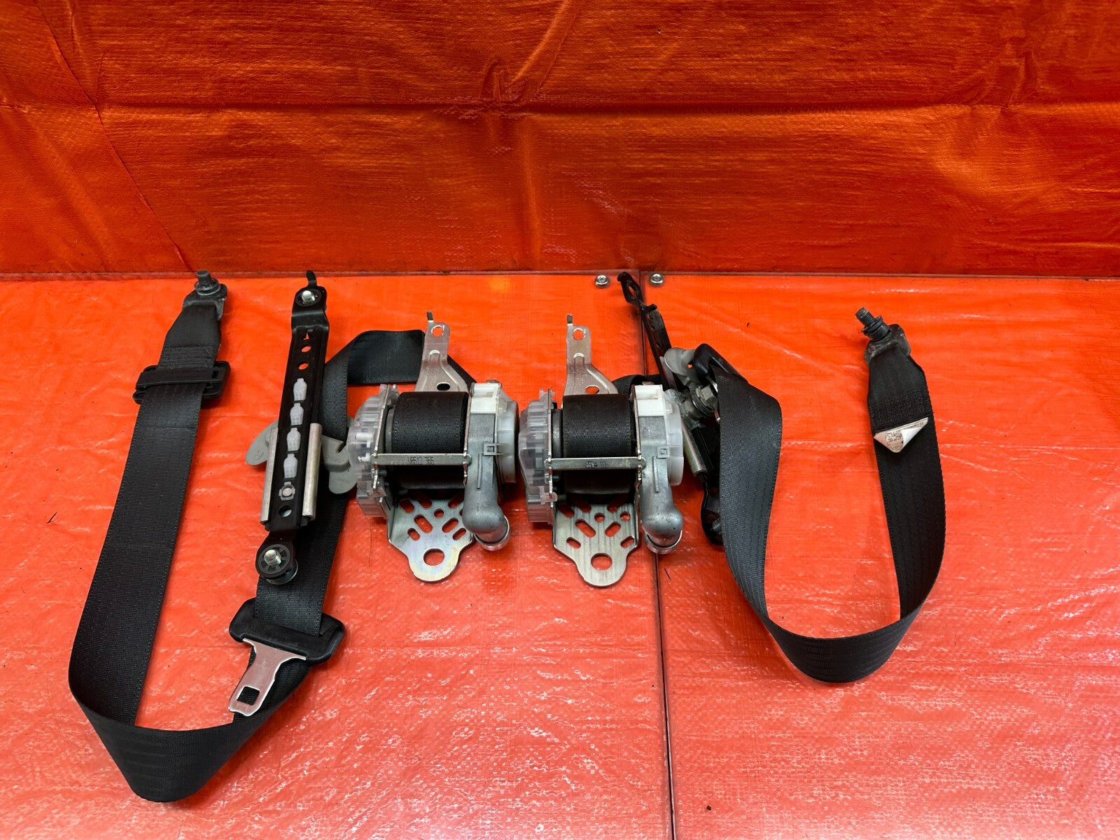 08 09 LANCER EVOLUTION X EVO 10   LEFT & RIGHT FRONT SEAT BELTS   OEM OE #2170