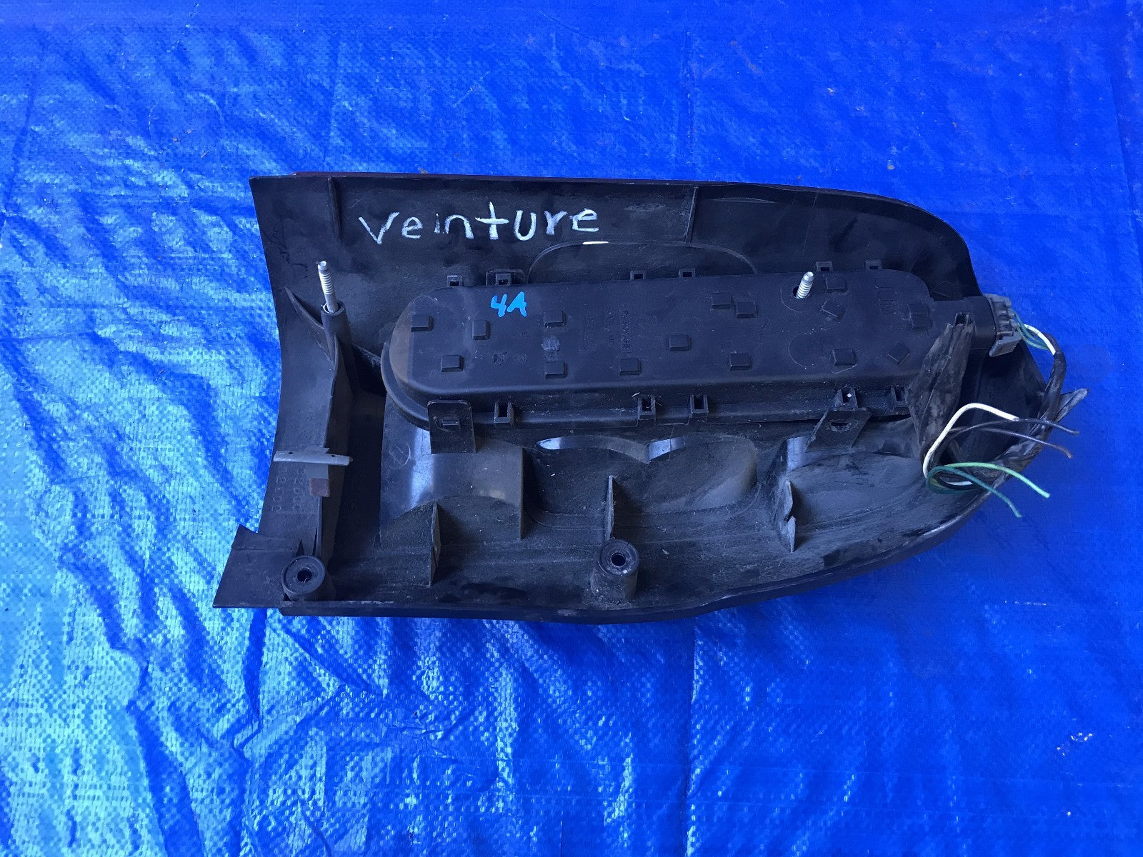 OEM 2000 2001 2002 2003 CHEVROLET SILHOUETTE PASSENGER RIGHT TAIL LIGHT6