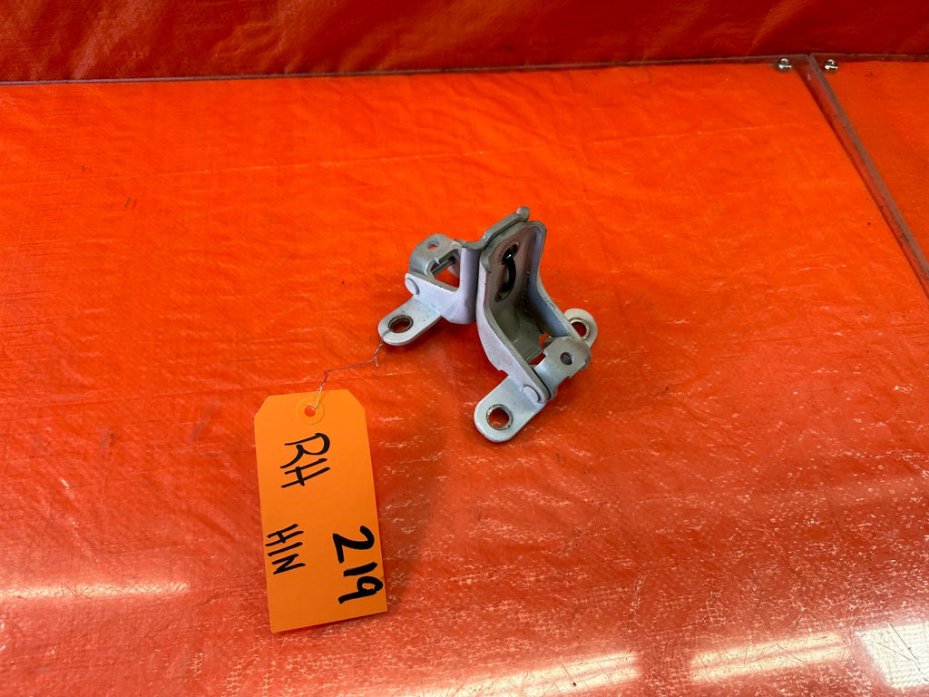 10 16 HYUNDAI GENESIS COUPE PASSENGER RIGHT  DOOR HINGE SET UPPER LOWER OEM #2190