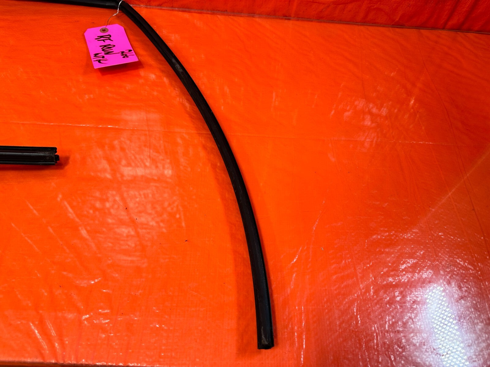 08 12 HONDA ACCORD SEDAN   RIGHT FRONT WINDOW GLASS RUN CHANNEL OEM #2661