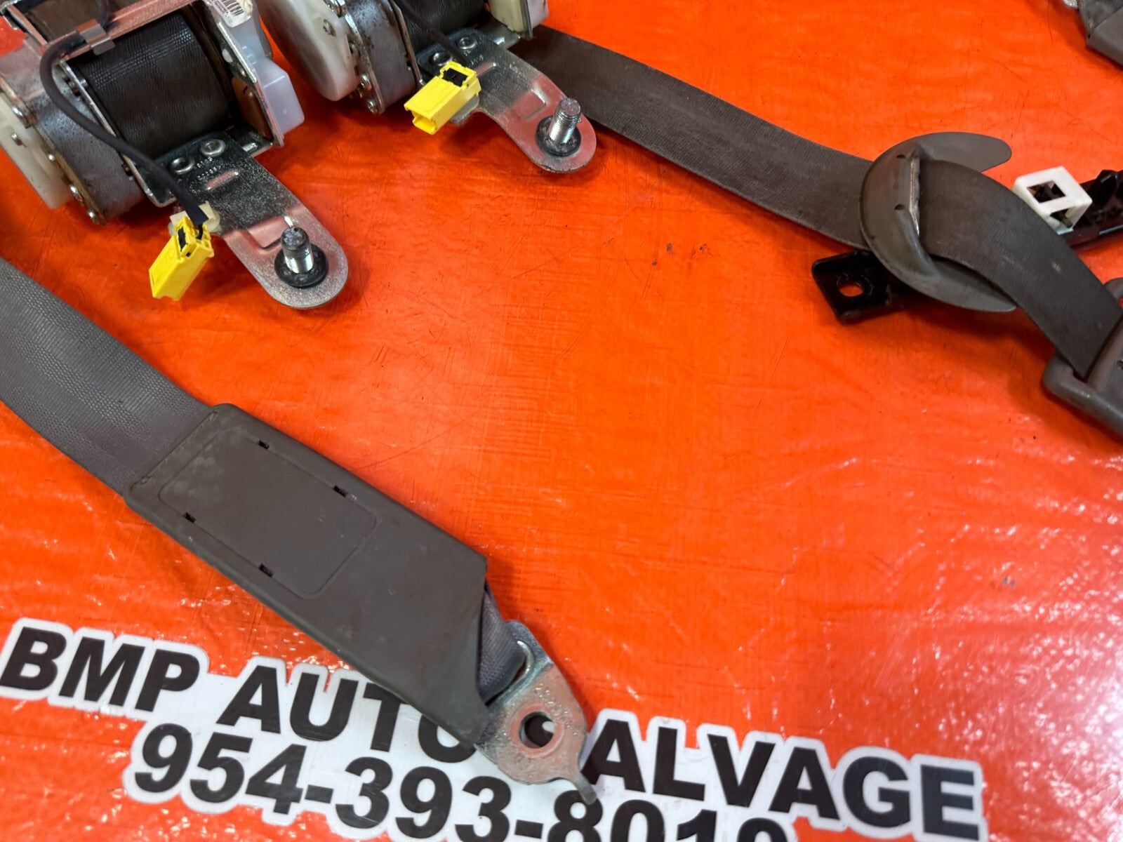 06 08 HONDA CIVIC SEDAN   LEFT & RIGHT FRONT SEAT BELTS   GRAY COLOR   OEM #2605