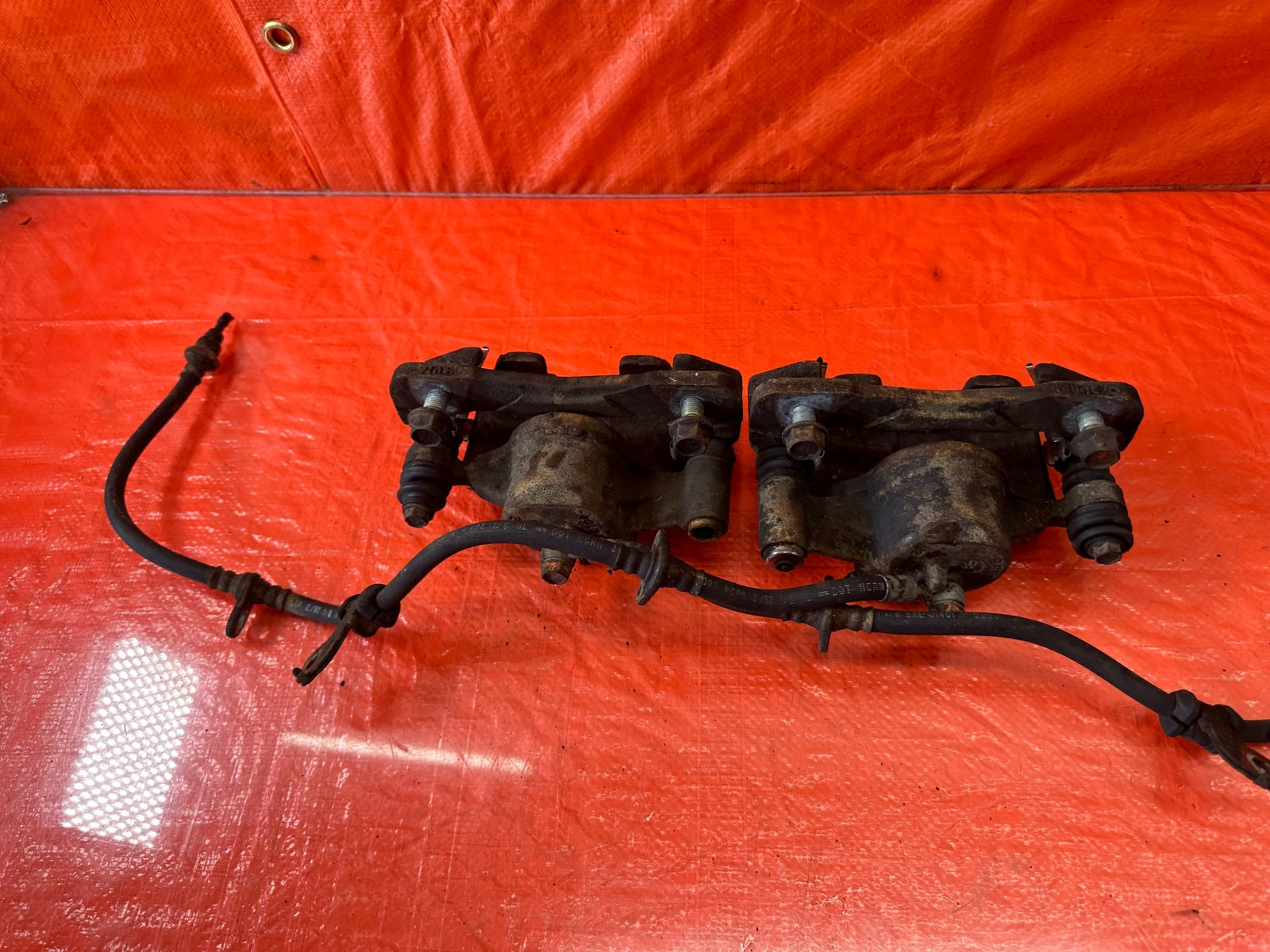 92 93 HONDA CIVIC HATCHBACK   FRONT BRAKE CALIPERS   LEFT RIGHT CALIPER OEM #19912