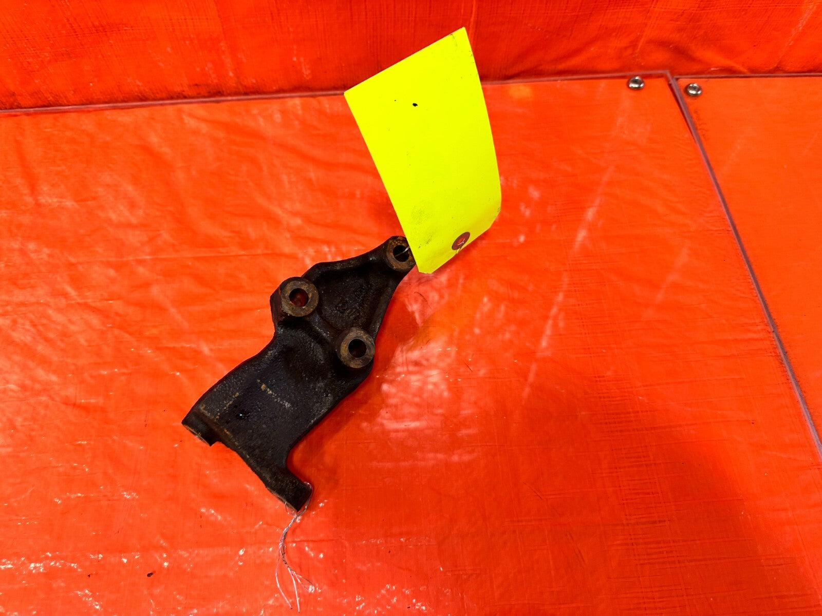 90 93 MAZDA MX 5 MIATA   POWER STEERING MOUNTING BRACKET   OEM FACTORY #2676