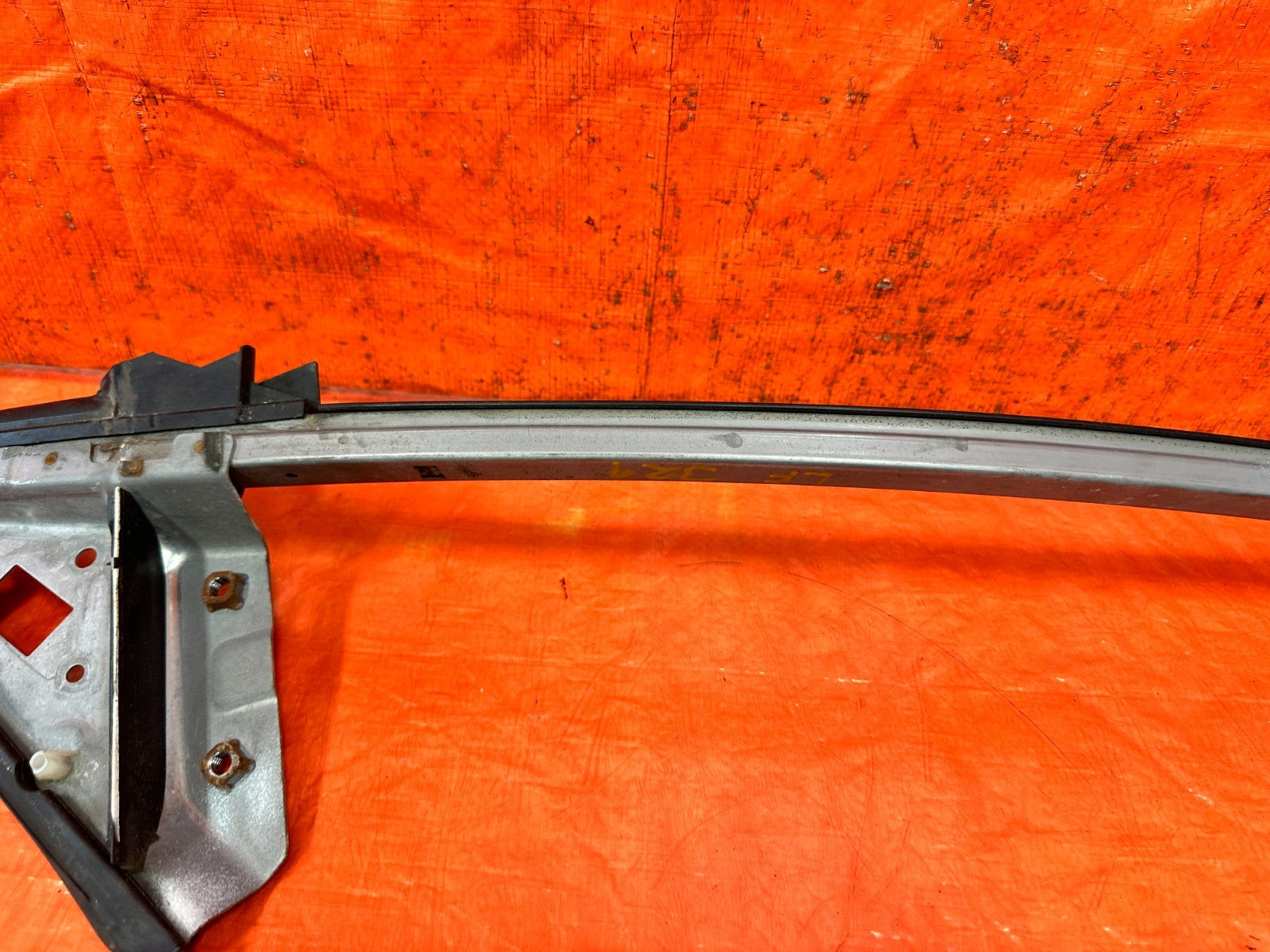 08 15 INFINITI G37 COUPE &   DRIVER LEFT EXTERIOR WINDOW GLASS GUIDE OEM 3292