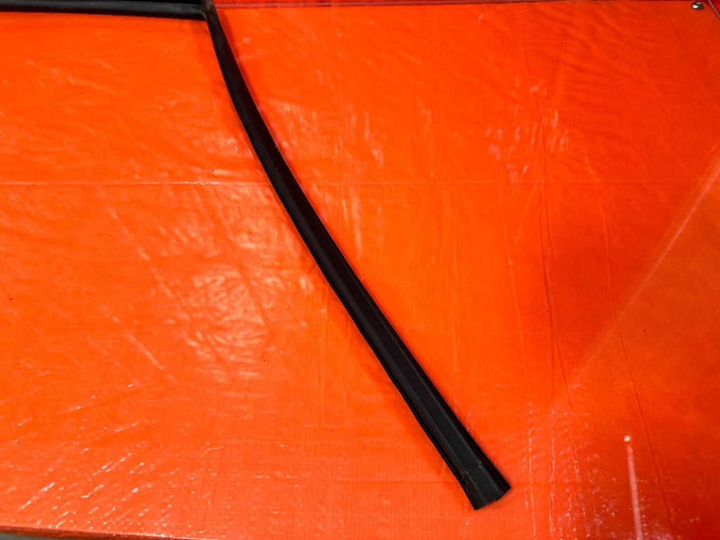 12 15 HONDA CIVIC SI 2D COUPE   PASSENGER RIGHT FRONT WINDOW GLASS RUN CHANNEL4