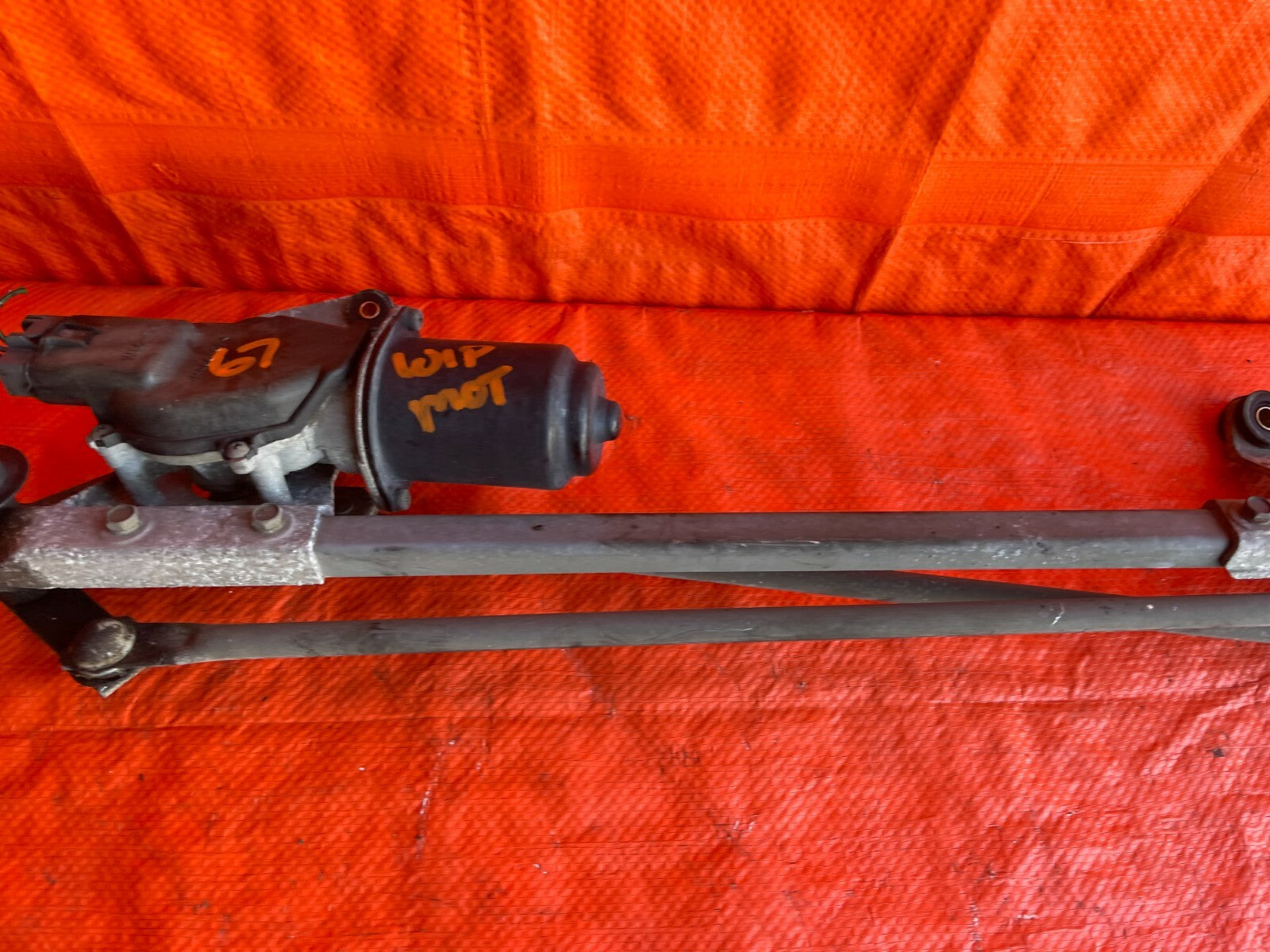 97 01 HONDA CR V CRV FRONT WINDSHIELD WIPER MOTOR W/ LINKAGE COMPLETE OEM #676