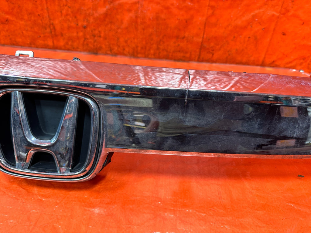 18 22 HONDA ACCORD 1.5L   FRONT BUMPER GRILLE ASSEMBLY   LOOK THERES DAMAGE OK!10