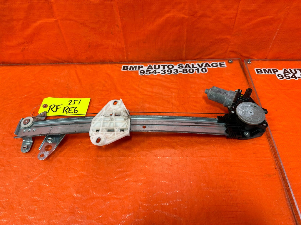 08 12 HONDA ACCORD SEDAN RIGHT FRONT   WINDOW REGULATOR W/ MOTOR   OEM #2510