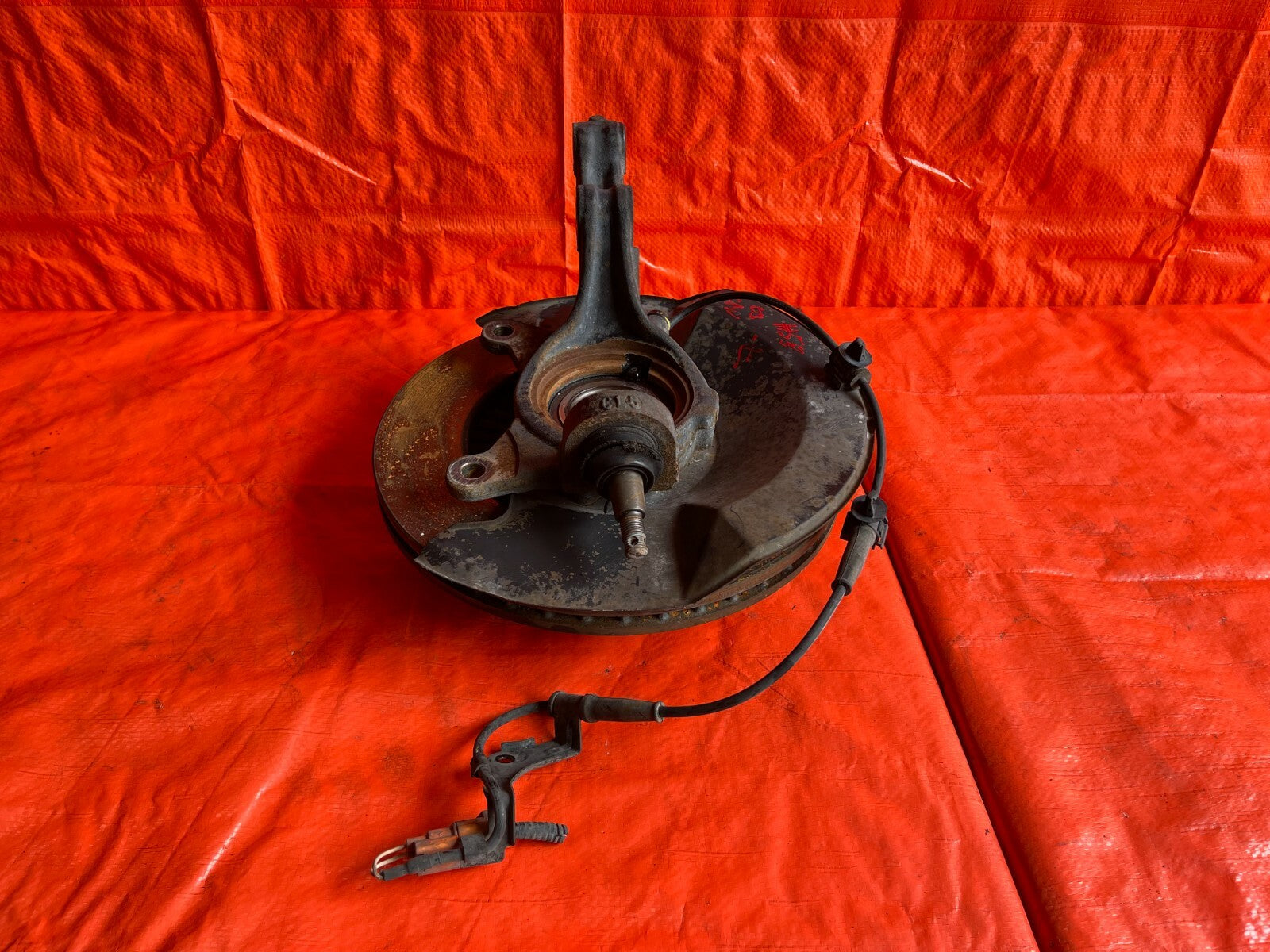 02 04 HONDA CR V CRV   4WD MODEL ONLY   DRIVER LEFT FRONT SPINDLE KNUCKLE HUB OE8