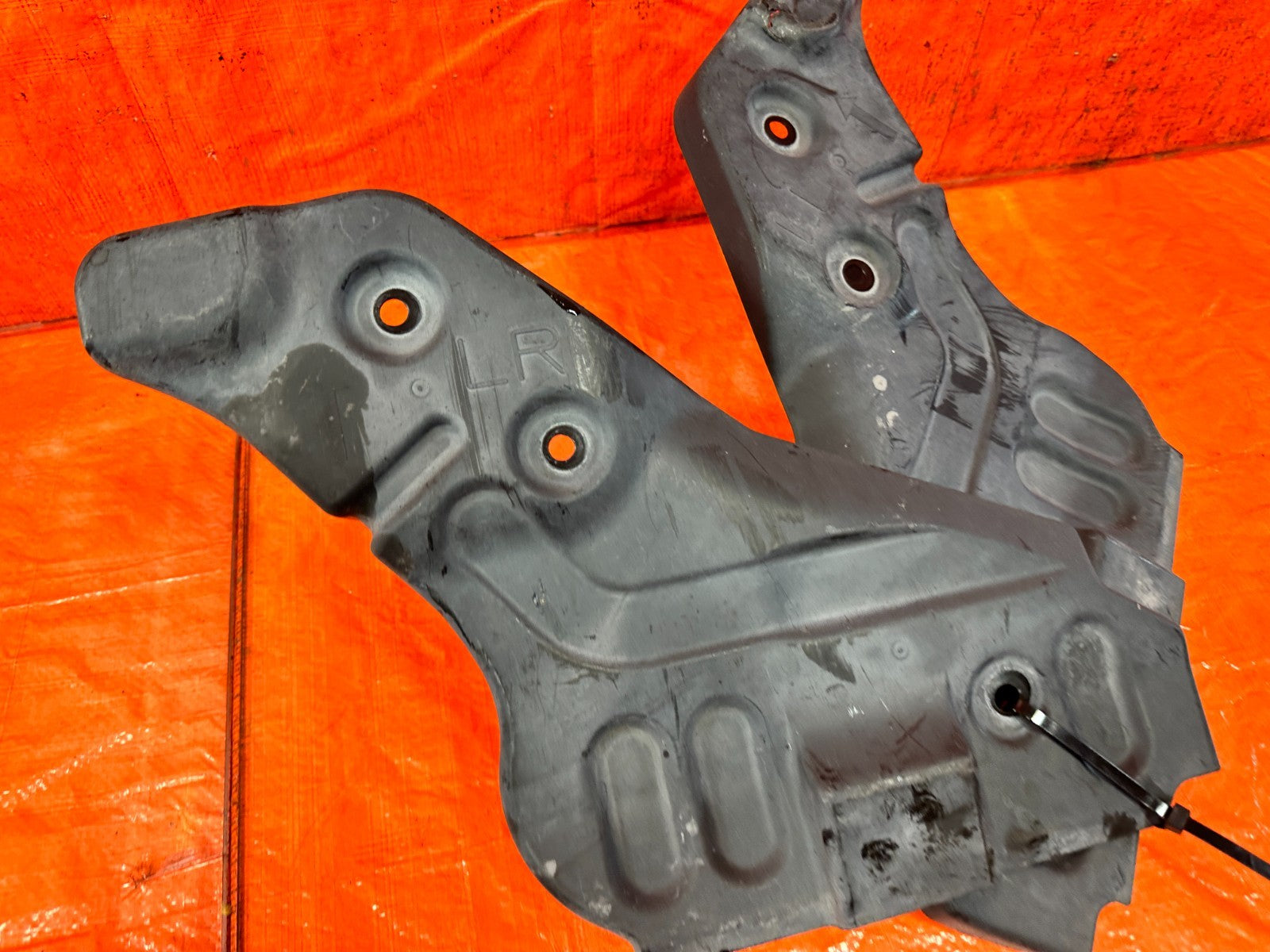 08 15 INFINITI G37 & Q60 COUPE LEFT AND RIGHT REAR SUBFRAME BRACKET DUST SHIELDS10