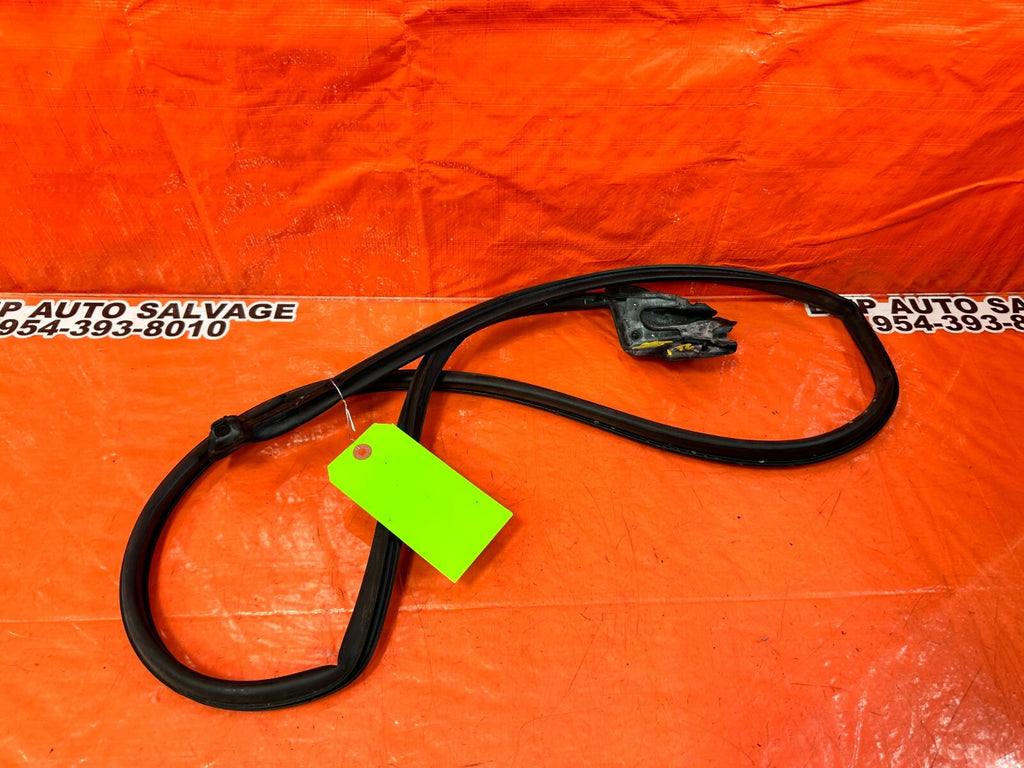 02 10 LEXUS SC430 PASSENGER RIGHT DOOR WEATHER STRIP GASKET   OEM FACTORY #268