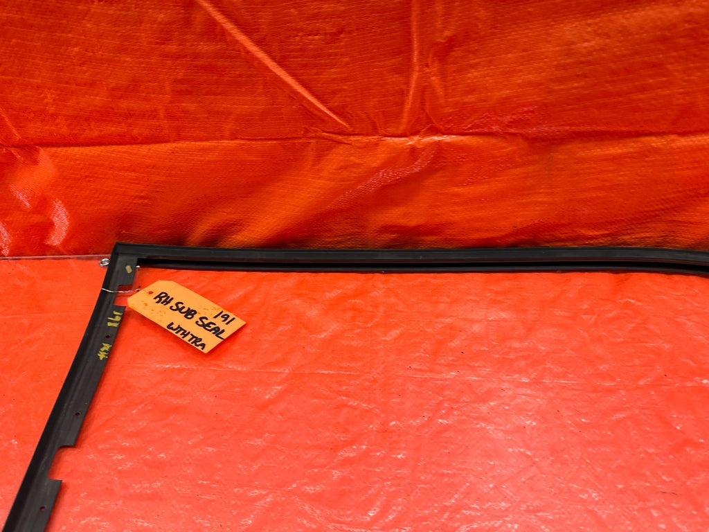 96 00 HONDA CIVIC   COUPE & HATCH   PASSENGER RIGHT DOOR GLASS SUB SEAL OEM #1918