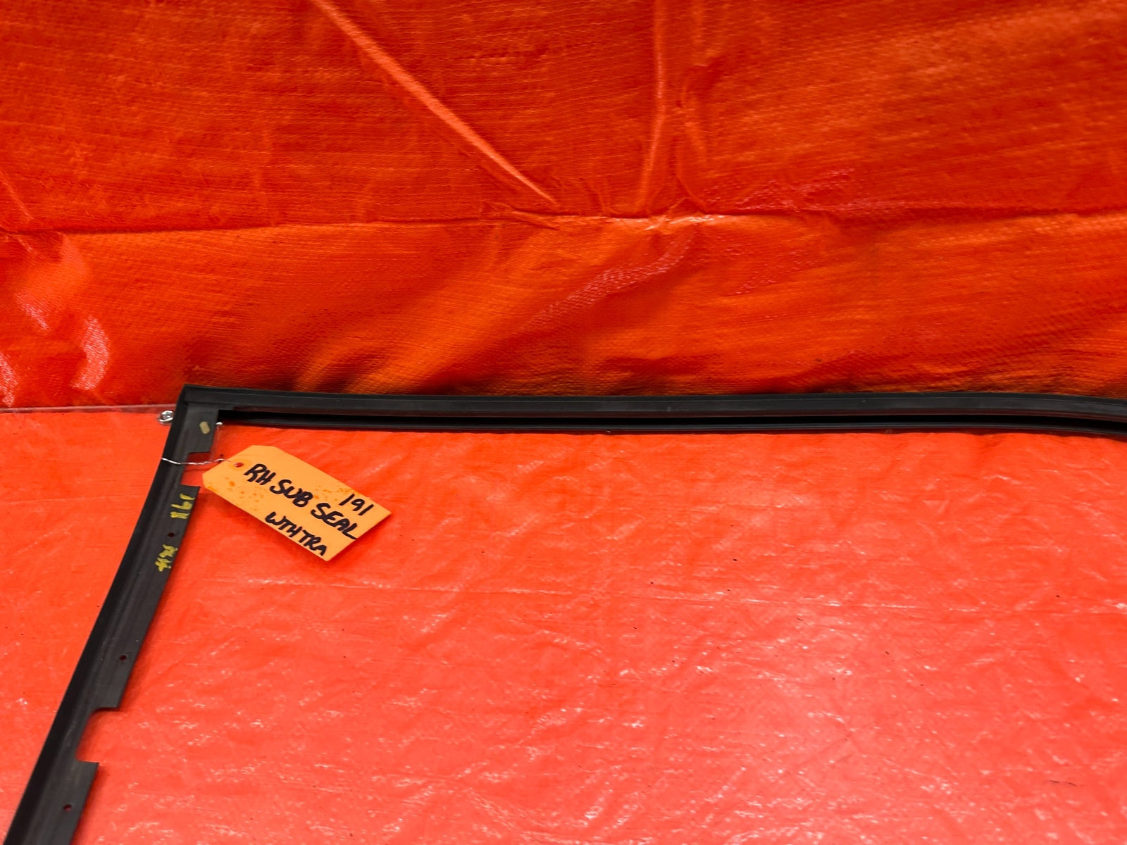 96 00 HONDA CIVIC   COUPE & HATCH   PASSENGER RIGHT DOOR GLASS SUB SEAL OEM #1918