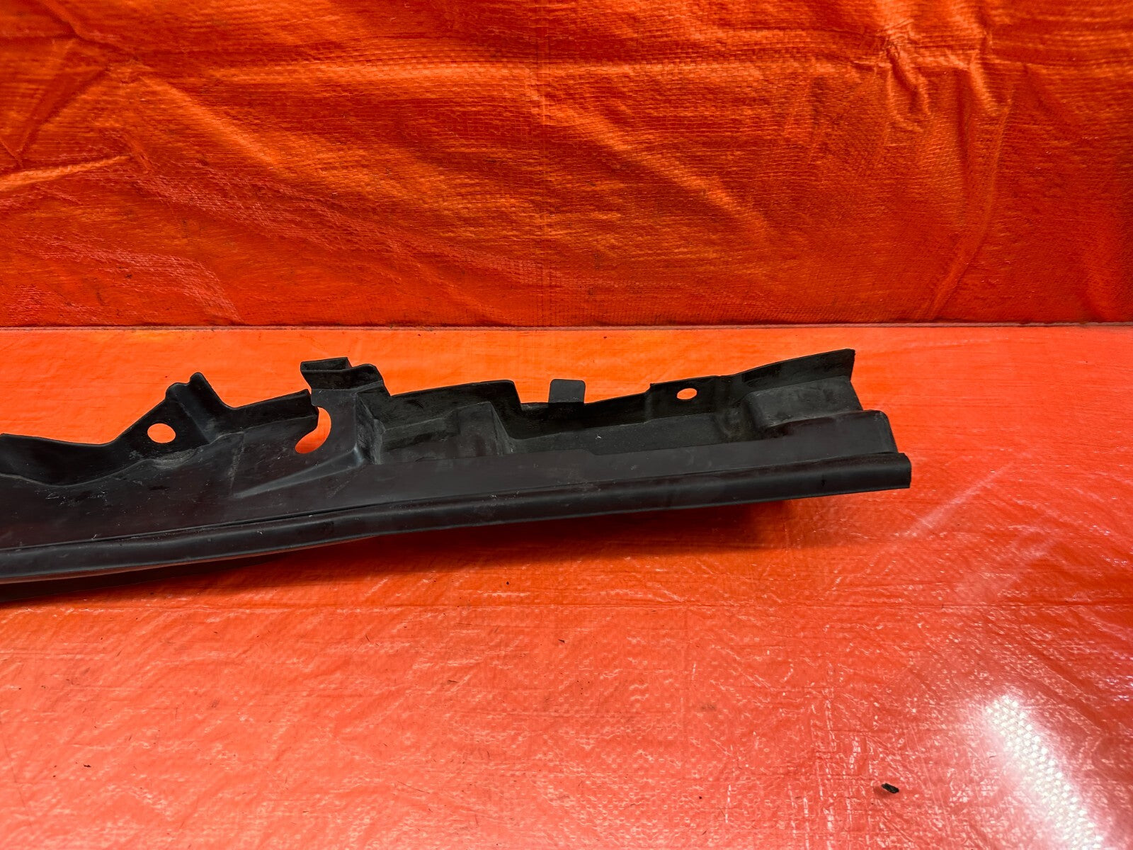 07 13 INFINITI G35 G37 SEDAN   RUBBER FENDER TRIM HOOD SEAL   LEFT   OEM #2381