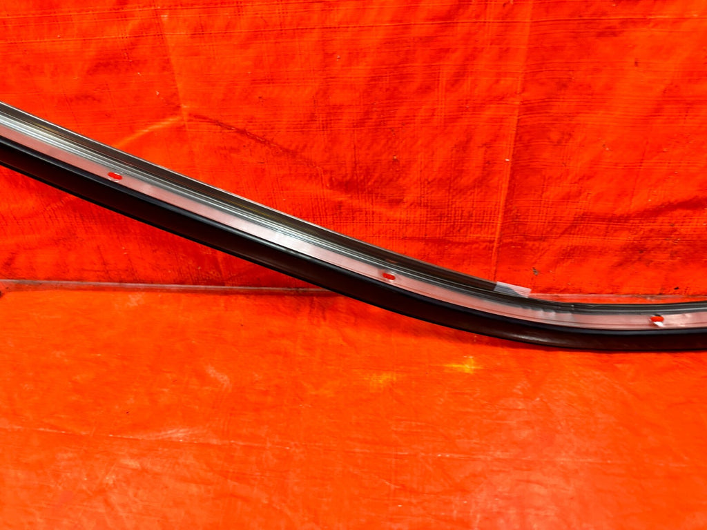 13 20 SUBARU BRZ   PASSENGER RIGHT UPPER A PILLAR WEATHER STRIP BRACKET OEM #2924