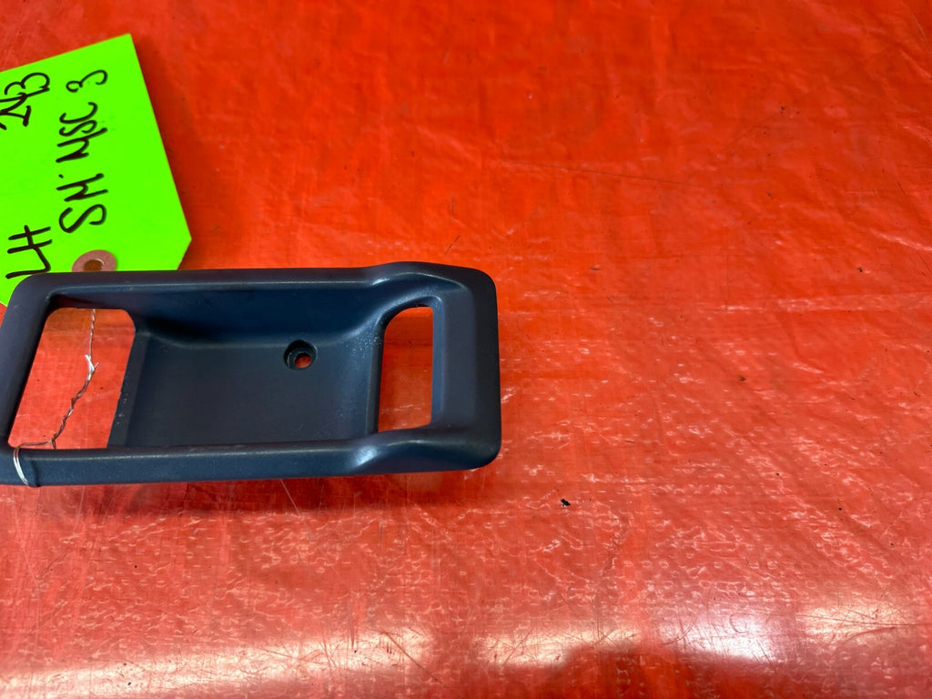 88 91 HONDA CRX   DRIVER LEFT INTERIOR DOOR HANDLE TRIM   BLUE COLOR   OEM #2431