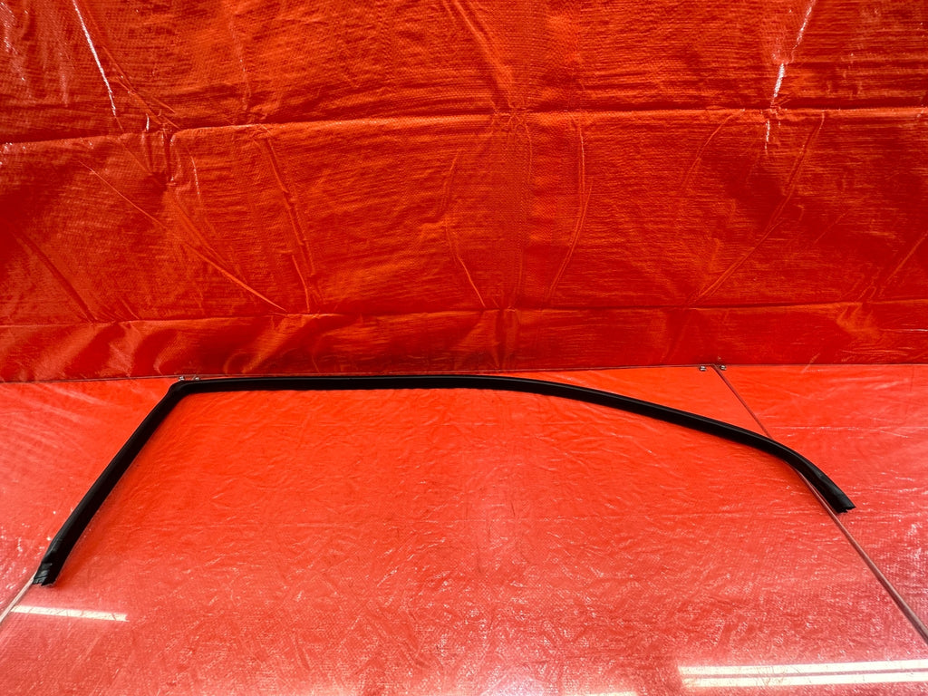 02 05 HONDA CIVIC SI EP3   CHASSIS TO DOOR OPEN TRIM WEATHER STRIP RIGHT OEM 2135