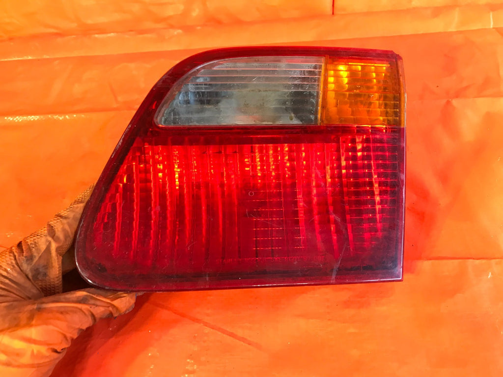 OEM 1999 2000 HONDA CIVIC 4 DOOR SEDAN PASSENGER RIGHT INNER TAIL LIGHT TRUNK RH0