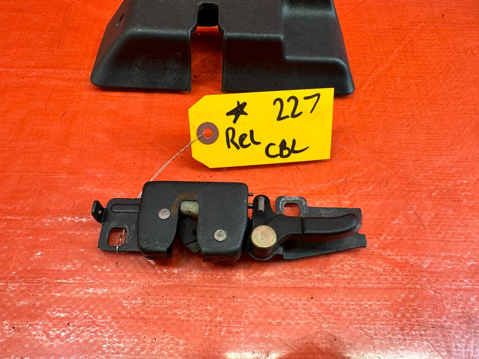 93 97 HONDA DEL SOL   TARGA TOP CATCH RELEASE W/ PLASTIC TRIM   OEM #2275