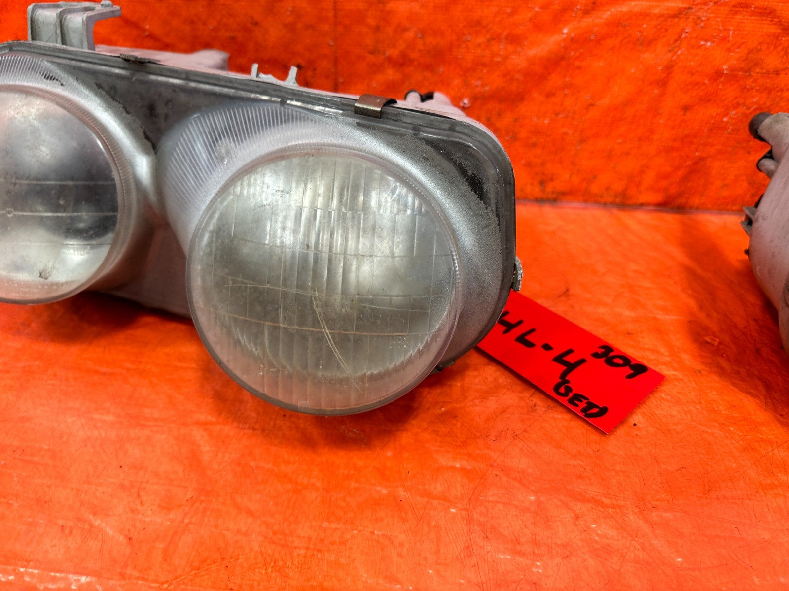 94 97 ACURA INTEGRA HEADLIGHTS HEADLAMPS   LEFT AND RIGHT HEADLIGHT SET OEM 3093