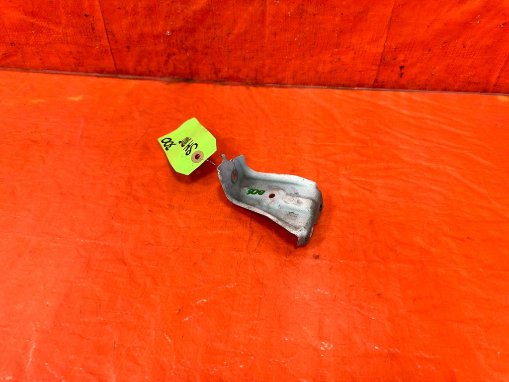 06 11 CIVIC 4D SEDAN   PASSENGER RIGHT FENDER BRACKET METAL BRACKET   OEM 3002