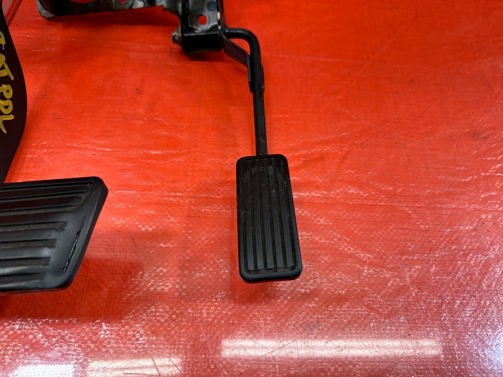 95 97 HONDA ODYSSEY   AUTOMATIC   GAS AND BRAKE PEDAL ASSEMBLY   OEM #1934