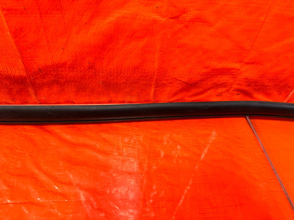 04 08 ACURA TSX   RIGHT FRONT DOOR TO CHASSIS WEATHER STRIP OPEN TRIM OEM #27514