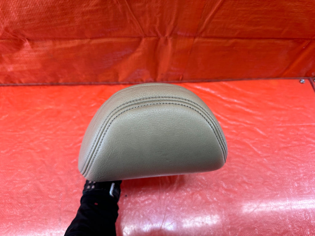 04 08 ACURA TSX   LEFT OR RIGHT FRONT SEAT   HEAD REST   IVORY COLOR   OEM #20512