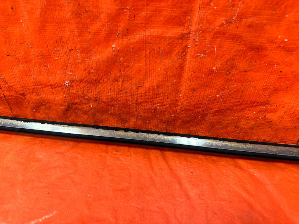 02 05 HONDA CIVIC SI EP3 HATCH   RIGHT FRONT EXTERIOR WINDOW GLASS TRIM OEM #3063
