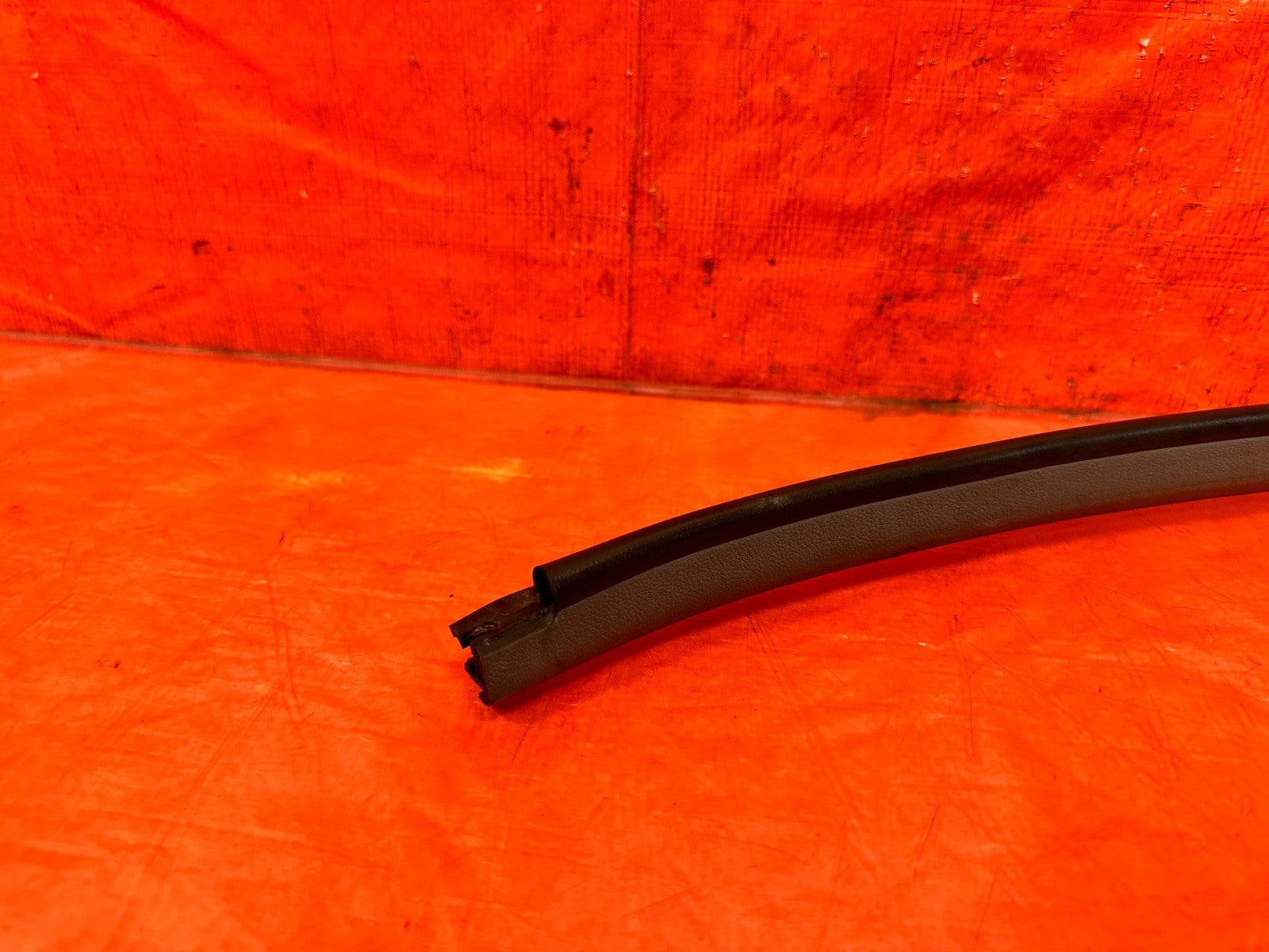 97 01 HONDA CR V CRV CHASSIS TO DOOR OPEN TRIM RUBBER STRIP RIGHT FRONT OEM 3017