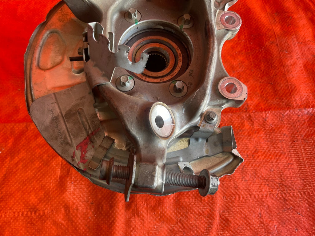 OEM 2015 MERCEDES BENZ C300 W205 4MATIC   DRIVER LEFT REAR SPINDLE KNUCKLE OEM8