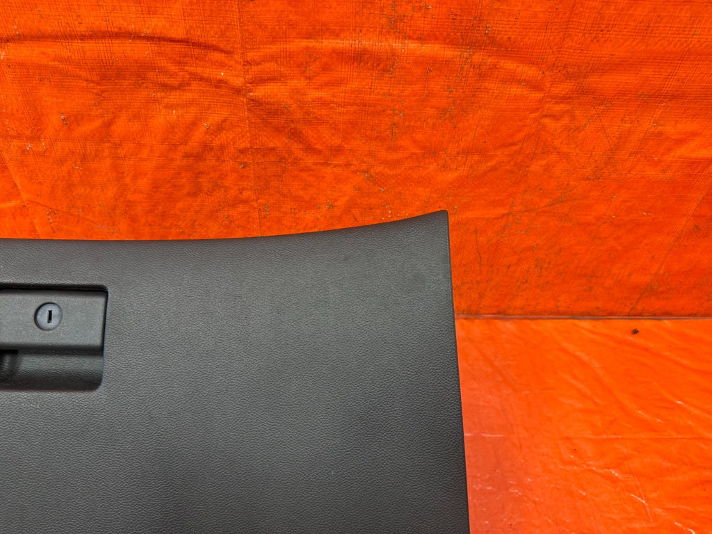 08 13 INFINITI G37 COUPE 2D   GLOVE BOX ASSEMBLY   BLACK COLOR   OEM 3281