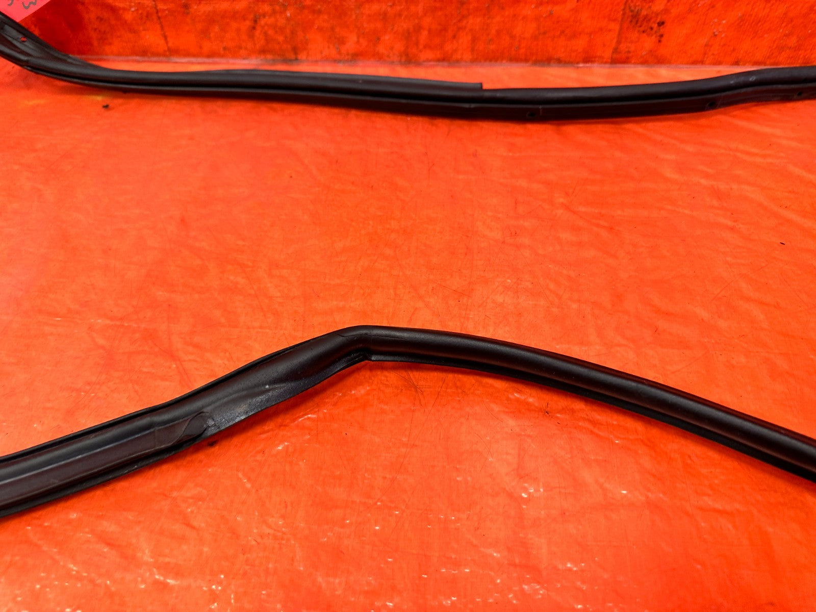 03 05 LANCER EVOLUTION EVO VIII IX 8 9   LEFT REAR DOOR WEATHER STRIP OEM EV99