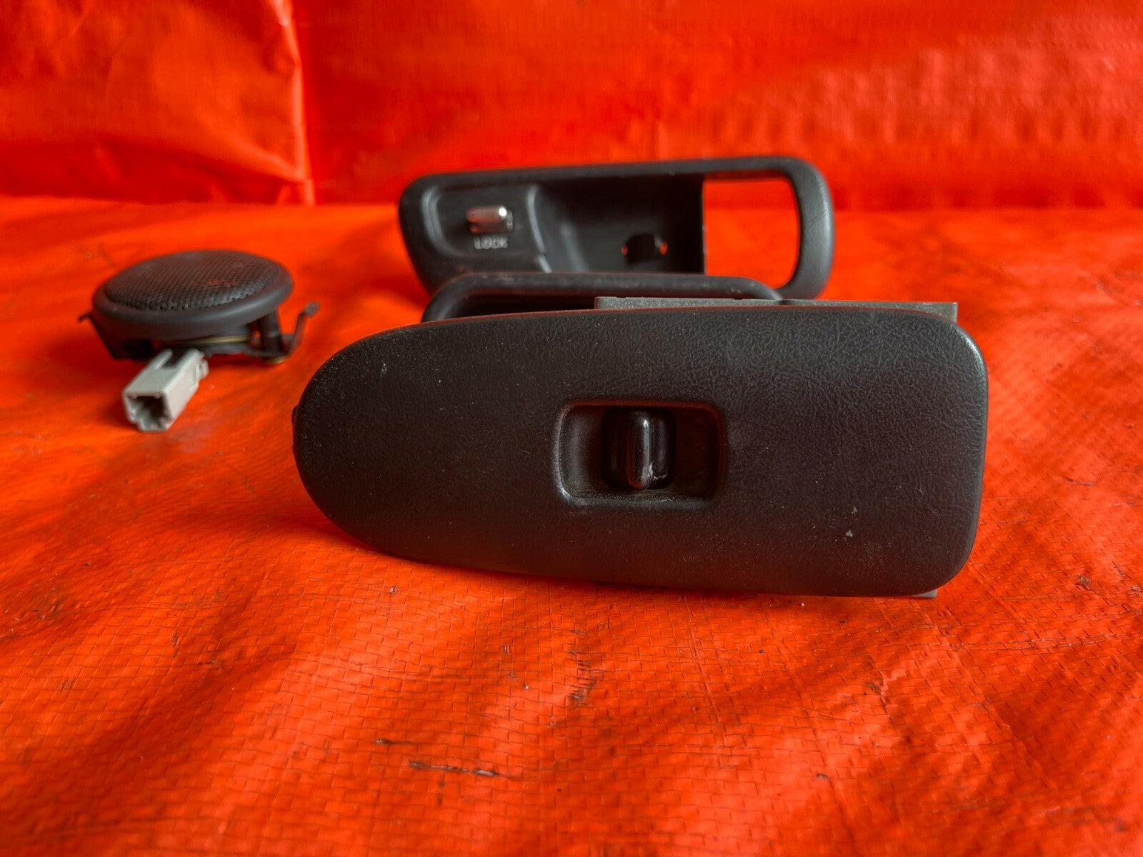 94 01 ACURA INTEGRA 2 DOOR   PASSENGER RIGHT   WINDOW SWITCH TWEETER HANDLE TRIM2