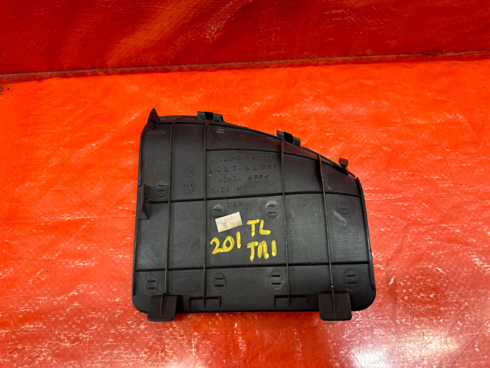 96 00 HONDA CIVIC   HATCHBACK   DRIVER LEFT   TAIL LIGHT LAMP TRIM COVER OEM 2018