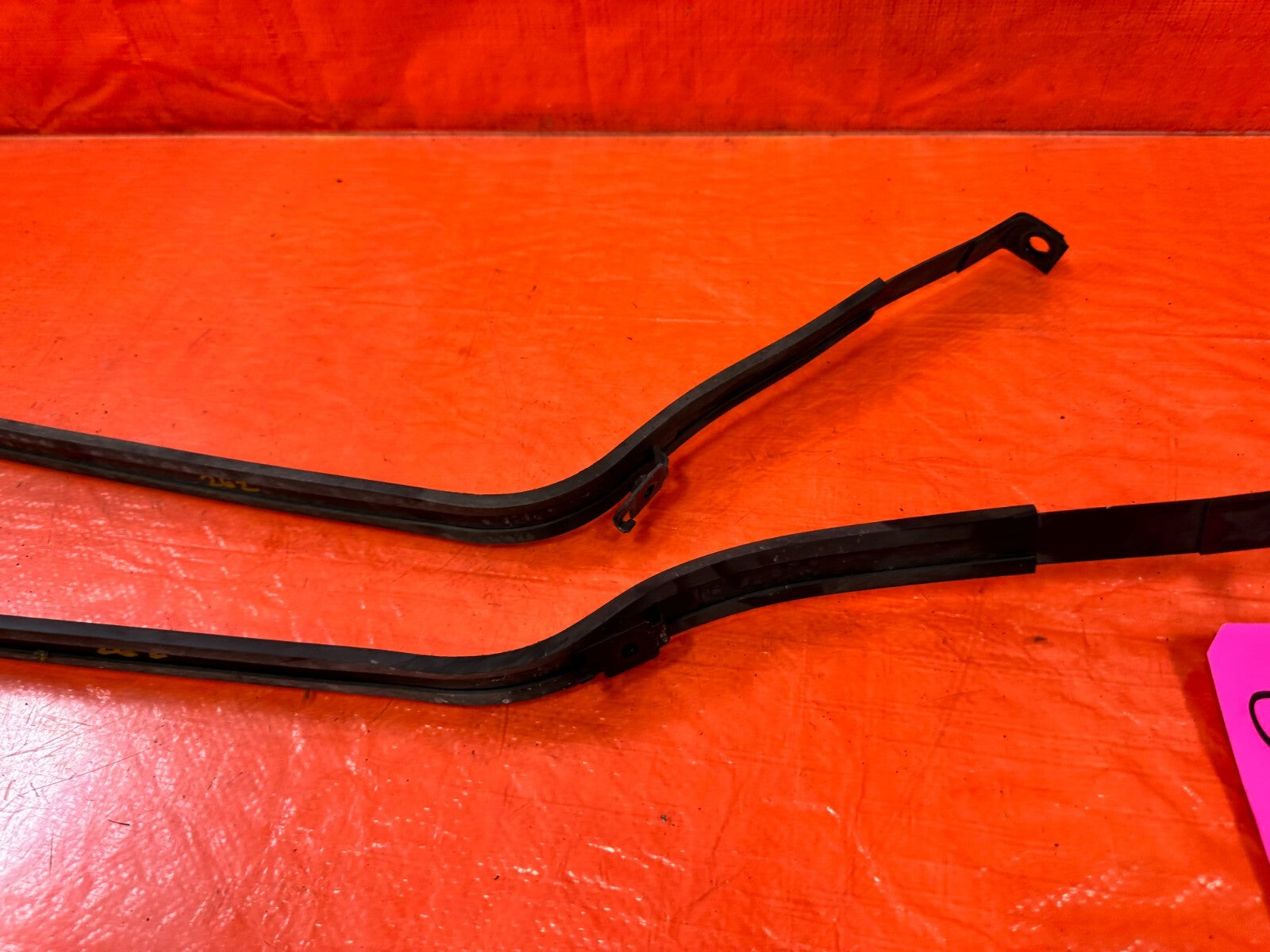 03 09 NISSAN 350Z   GAS GASOLINE FUEL TANK MOUNTING STRAPS BAND SET   OEM #2626