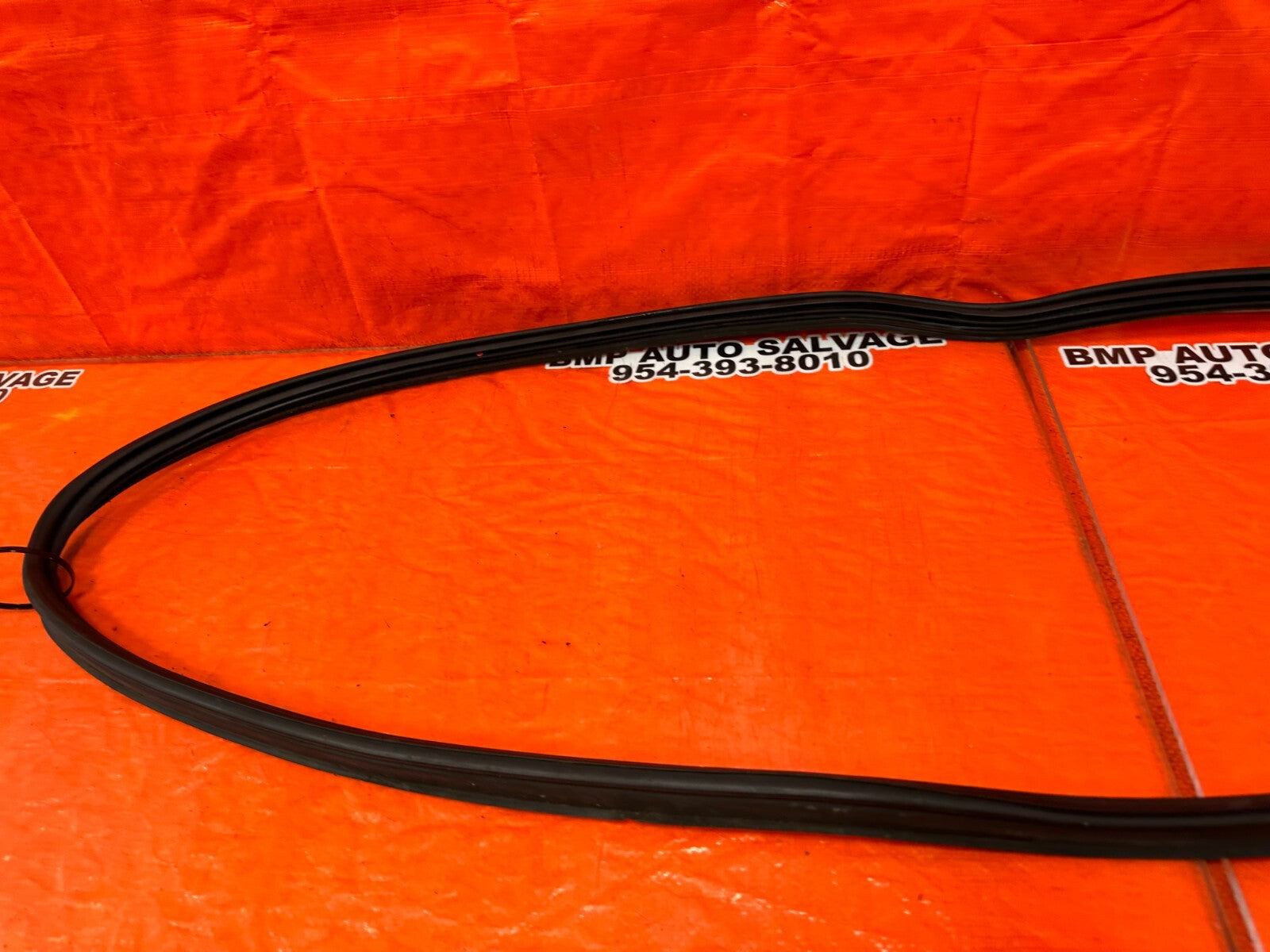 02 05 HONDA CIVIC SI EP3 HATCH TAILGATE TRUNK HATCH LATCH WEATHER TRIM STRIP 2587