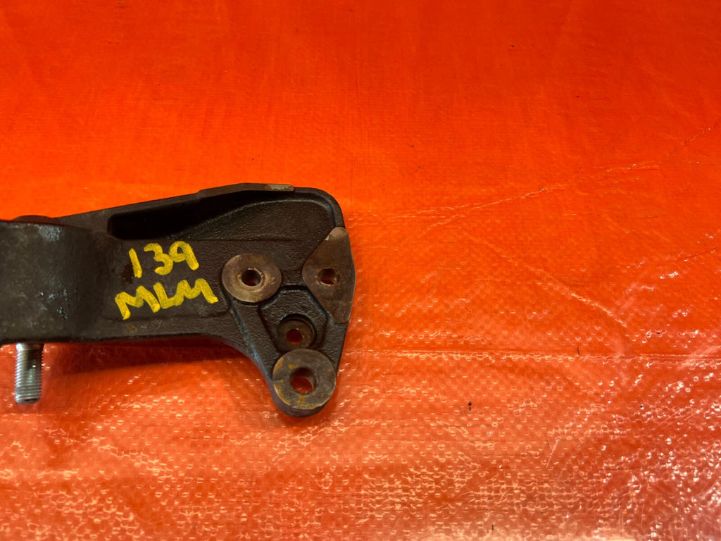 02 06 ACURA RSX   POWER STEERING RACK PASSENGER RIGHT MOUNTING BRACKET   OEM 1394
