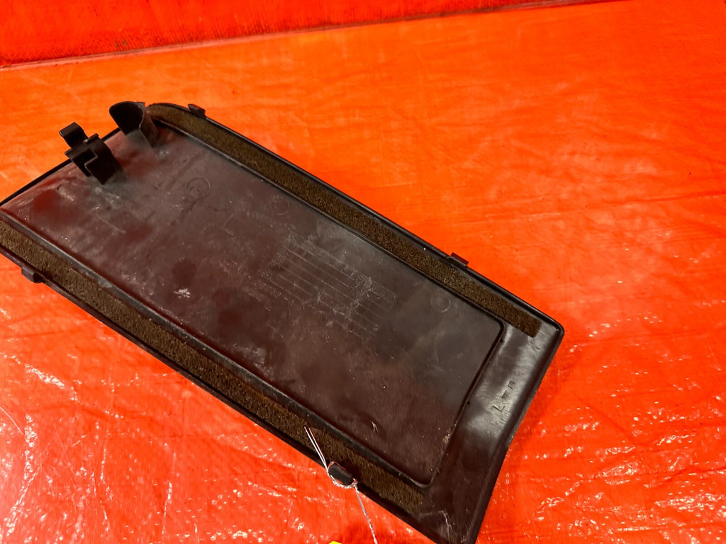 88 91 HONDA CRX DX HF   DRIVER LEFT TAIL LIGHT LAMP COVER TRIM   OEM #2776