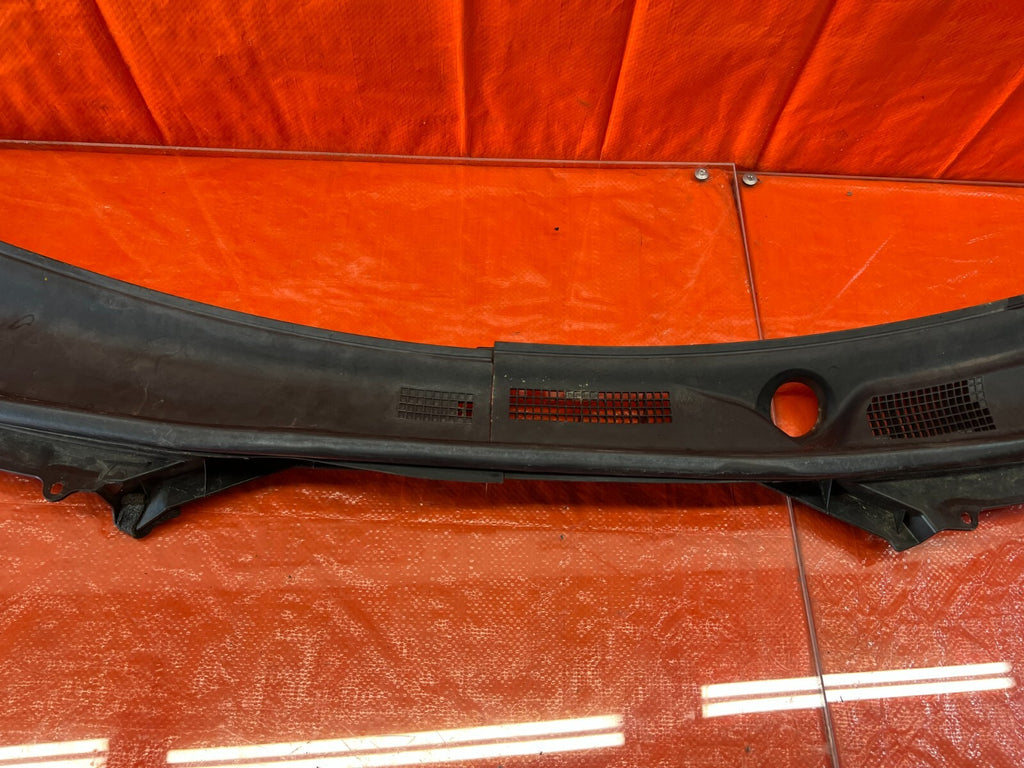 14 20 INFINITI Q50 Q60   WINDSHIELD WIPER COWL TRIM PLASTIC   OEM FACTORY #1145