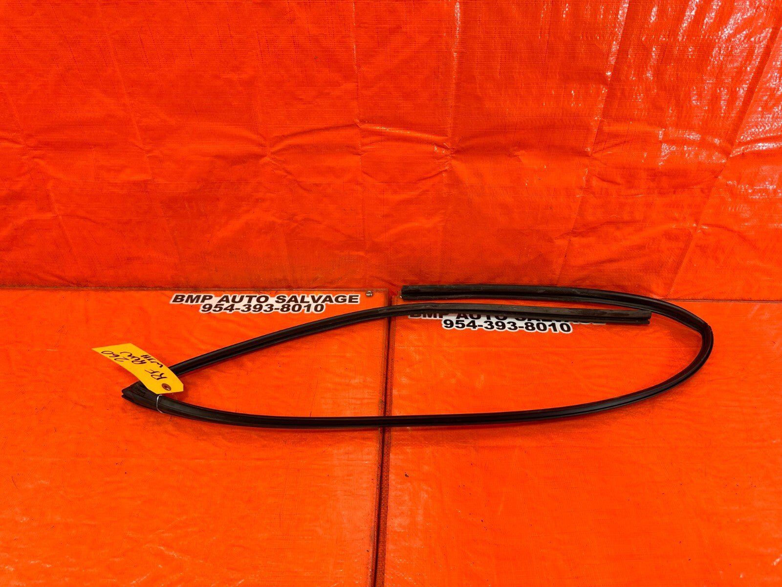 06 11 HONDA CIVIC COUPE PASSENGER RIGHT FRONT WINDOW GLASS RUN CHANNEL OEM #2606