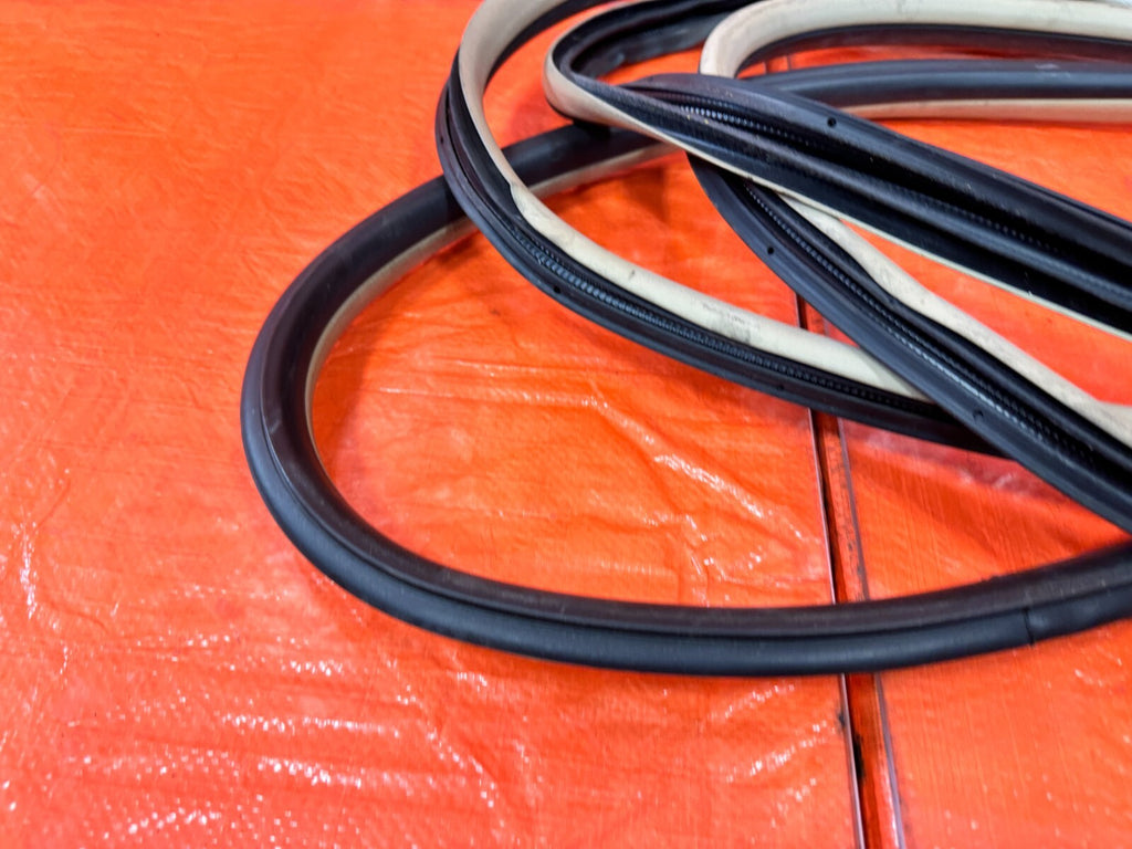 04 08 ACURA TSX   CHASSIS TO DOOR OPEN TRIM WEATHER STRIP SET FRONT REAR TAN 2918