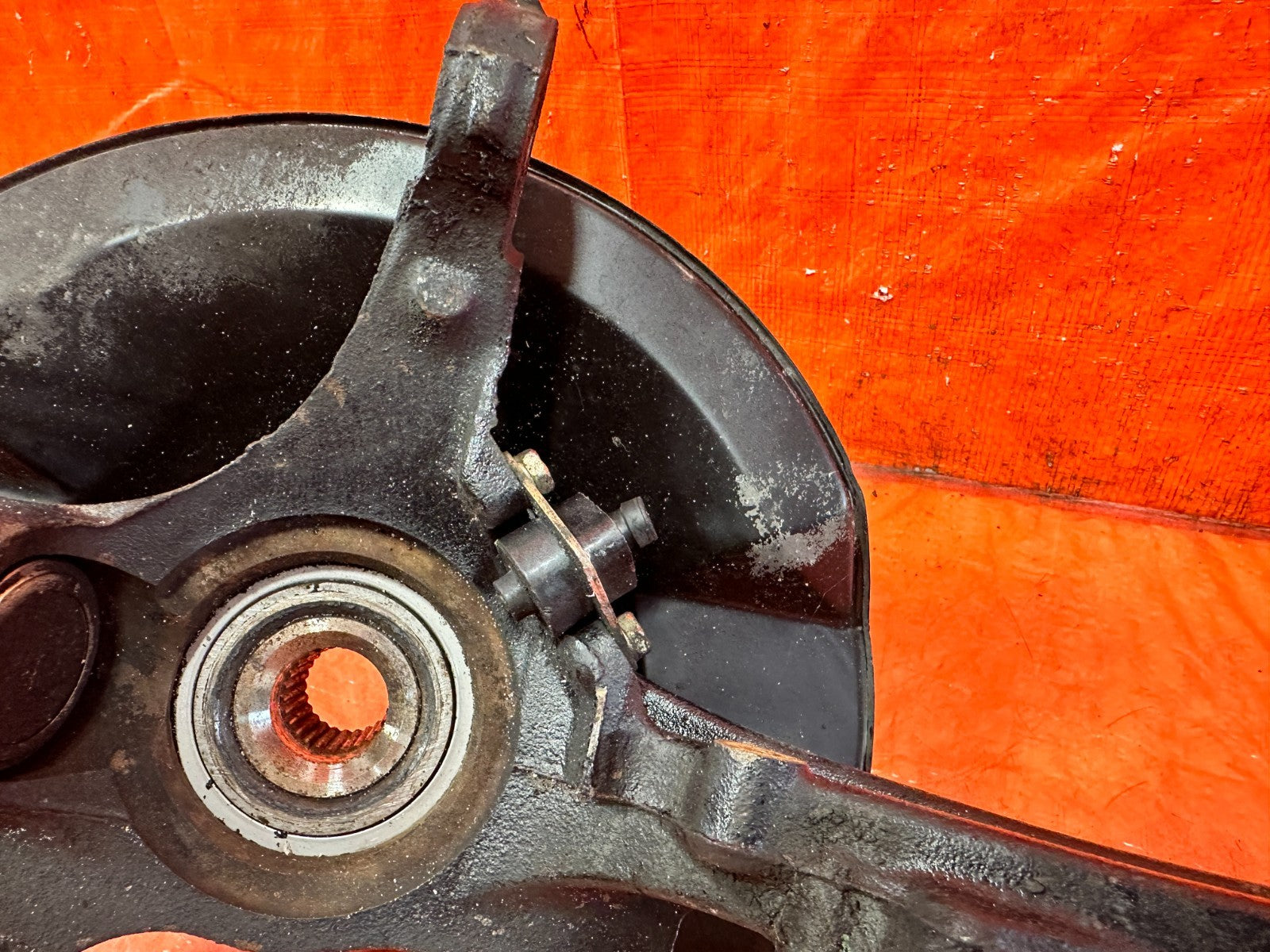 94 01 ACURA INTEGRA DRIVER LEFT FRONT SPINDLE KNUCKLE HUB & LOWER CONTROL ARM 0921