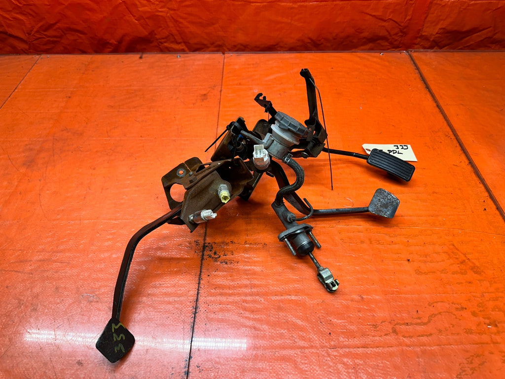 92 95 HONDA CIVIC   5 SPEED MANUAL MT PEDAL SET & MASTER CYLINDER   OEM #3334