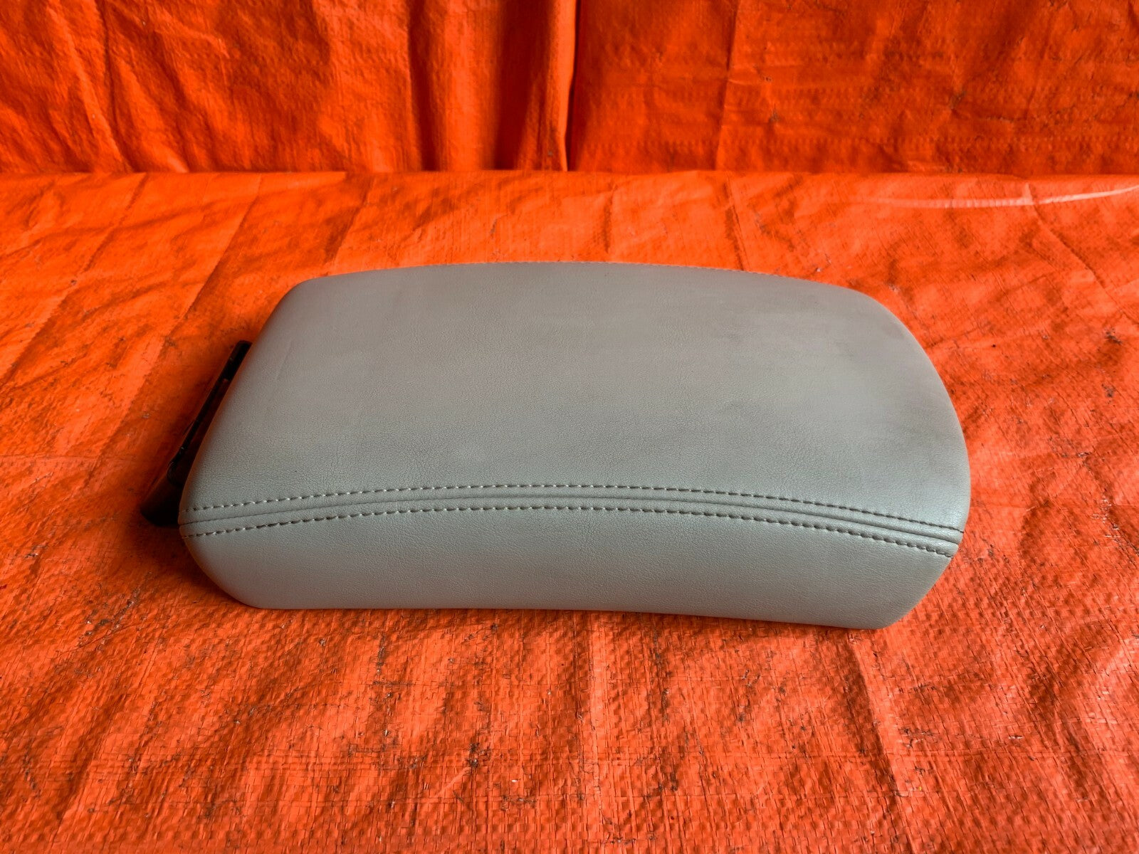 OEM 2016   2018 INFINITI Q50   CENTER CONSOLE ARM REST GRAY COLOR0