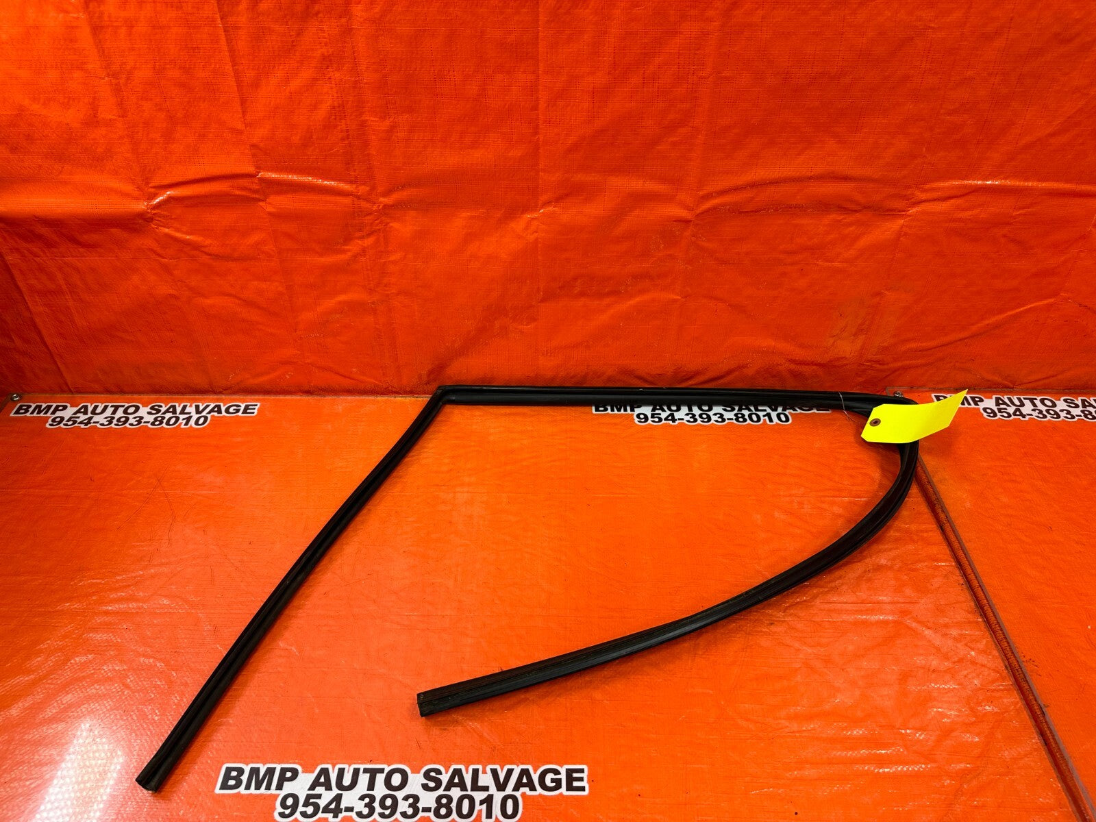 08 12 HONDA ACCORD SEDAN   RIGHT REAR WINDOW GLASS RUN CHANNEL OEM #2510
