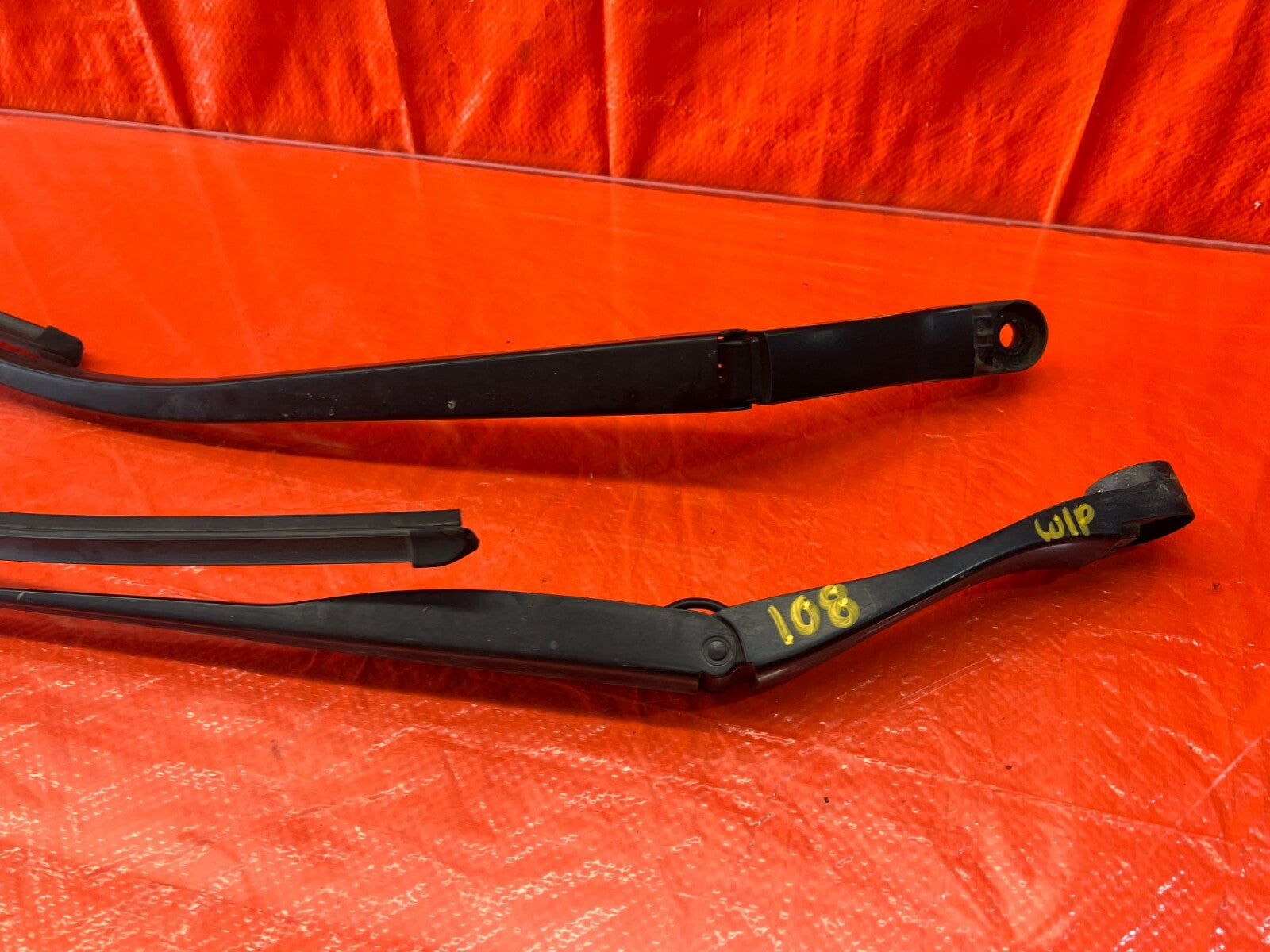 04 08 ACURA TL   WINDSHIELD WIPER ARMS   LEFT AND RIGHT ARM SET   OEM OE #1084
